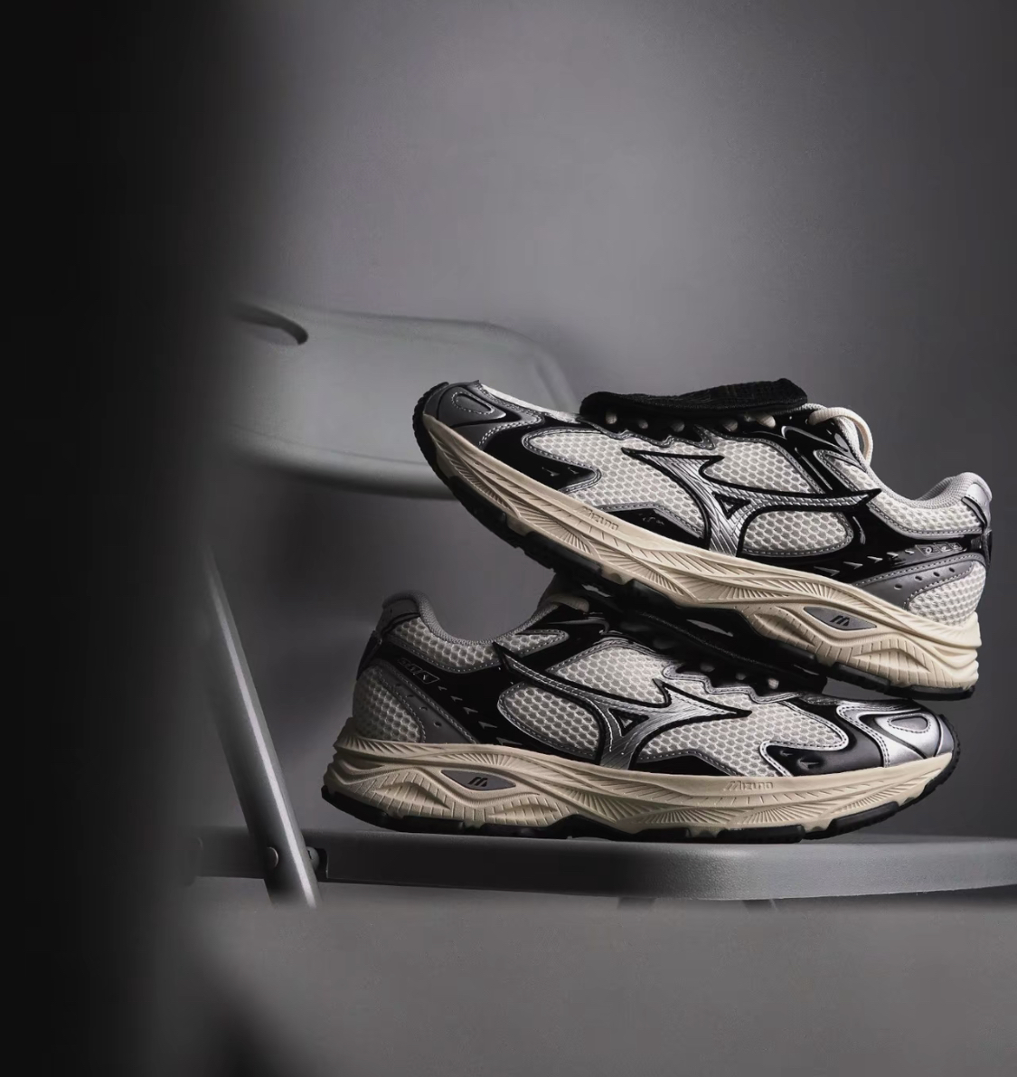 【APAIR】預購 Oarism Mizuno Racer S 美津濃 銀黑 可拆鞋帶包 D1GH243701