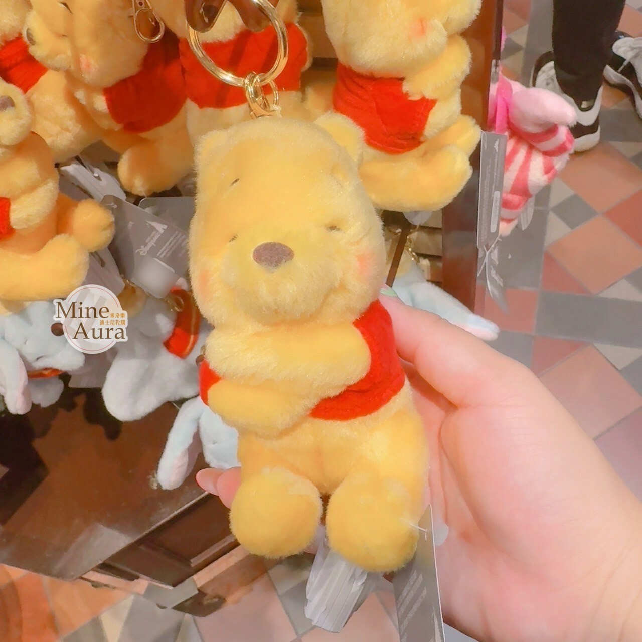 軟綿抱抱系列 小熊維尼 Winnie the Pooh 笑咪咪 笑顏 絨毛 鑰匙圈 吊飾 -香港迪士尼樂園