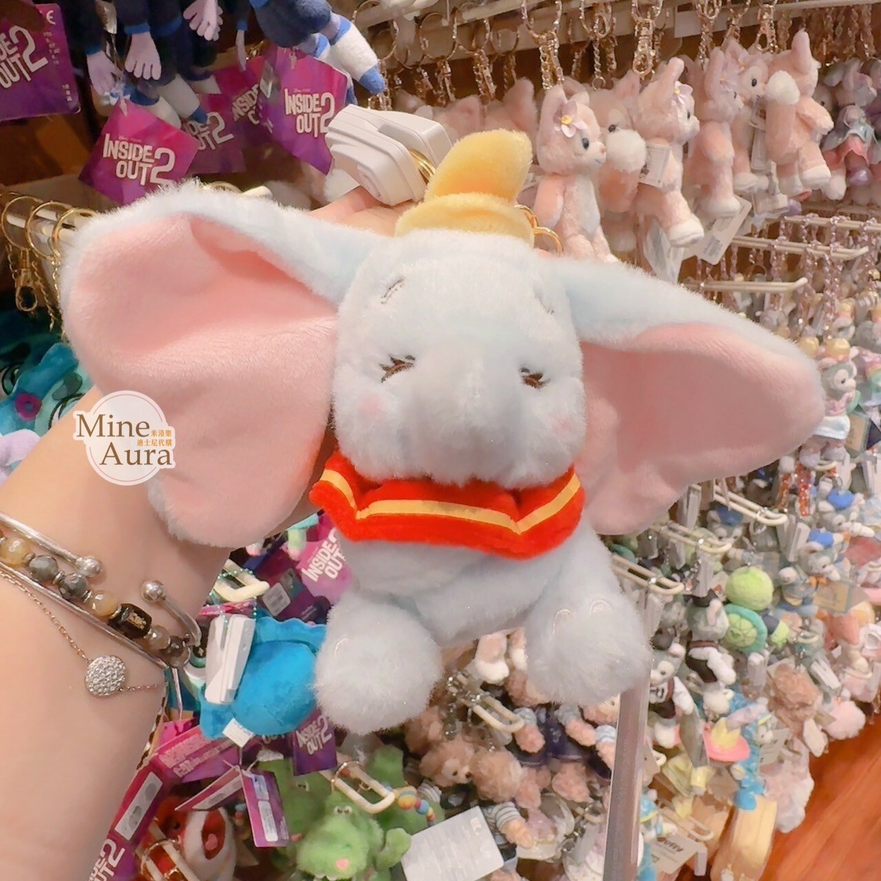 軟綿抱抱系列 小飛象 Dumbo 笑咪咪 笑顏 絨毛 鑰匙圈 吊飾 -香港迪士尼樂園