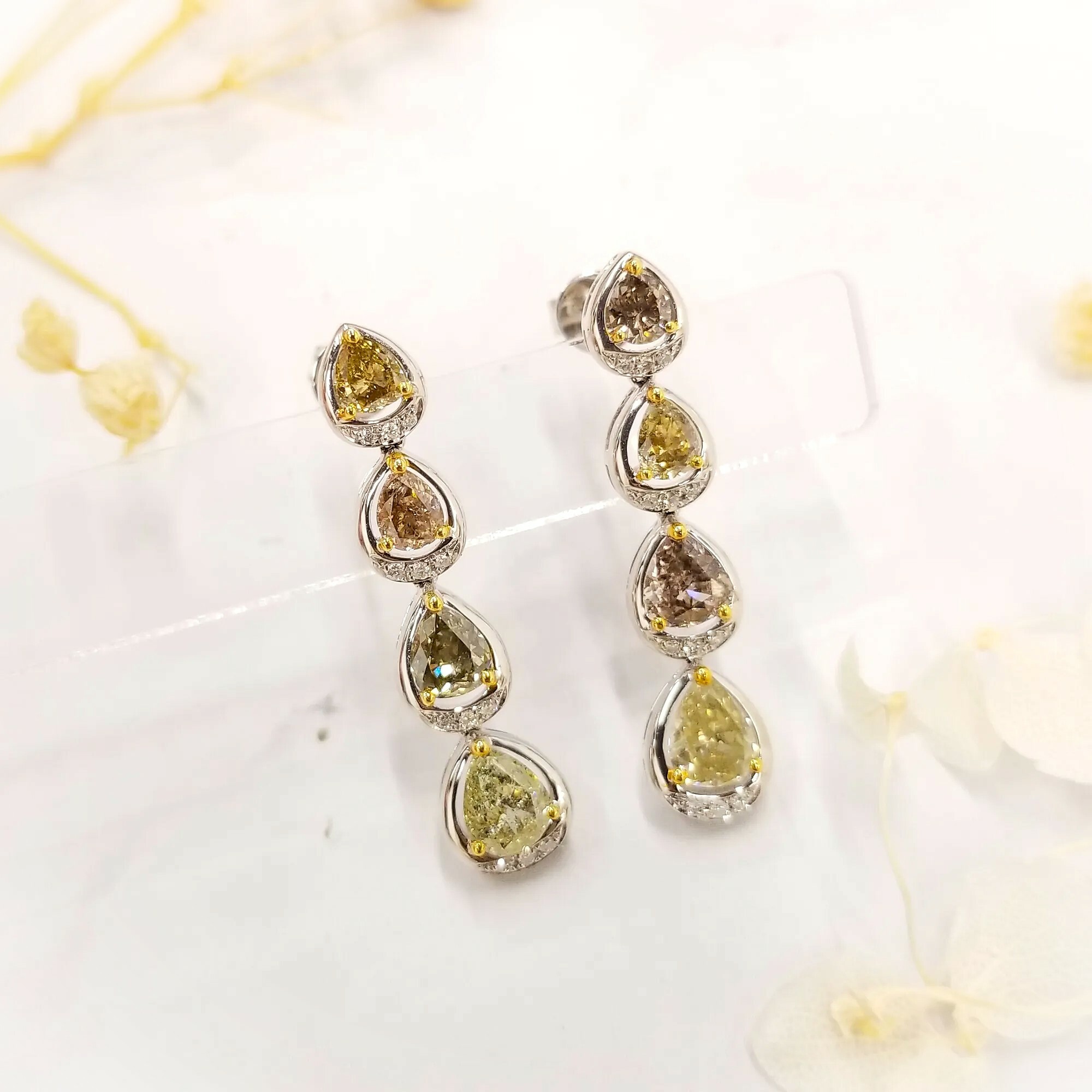 18K Gold 3.16ct Fancy Color Diamond Earrings
