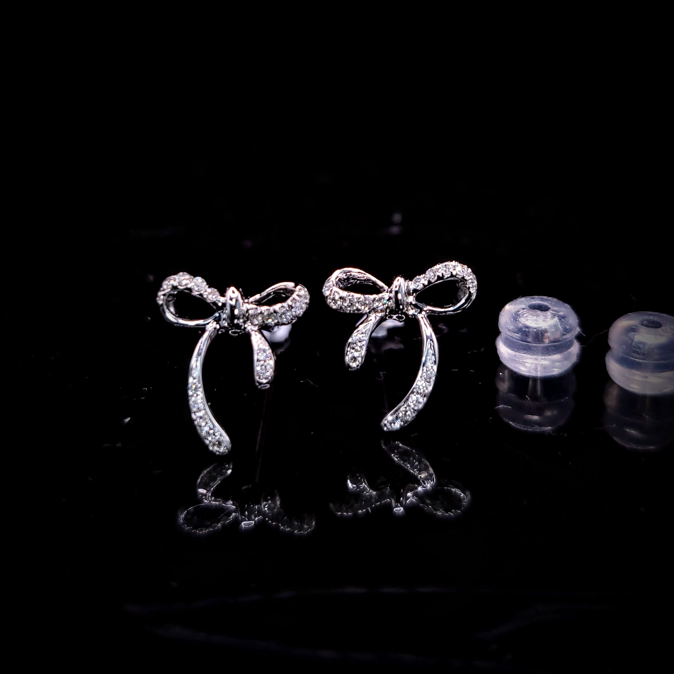 18K White Gold 0.10ct Diamond Earrings