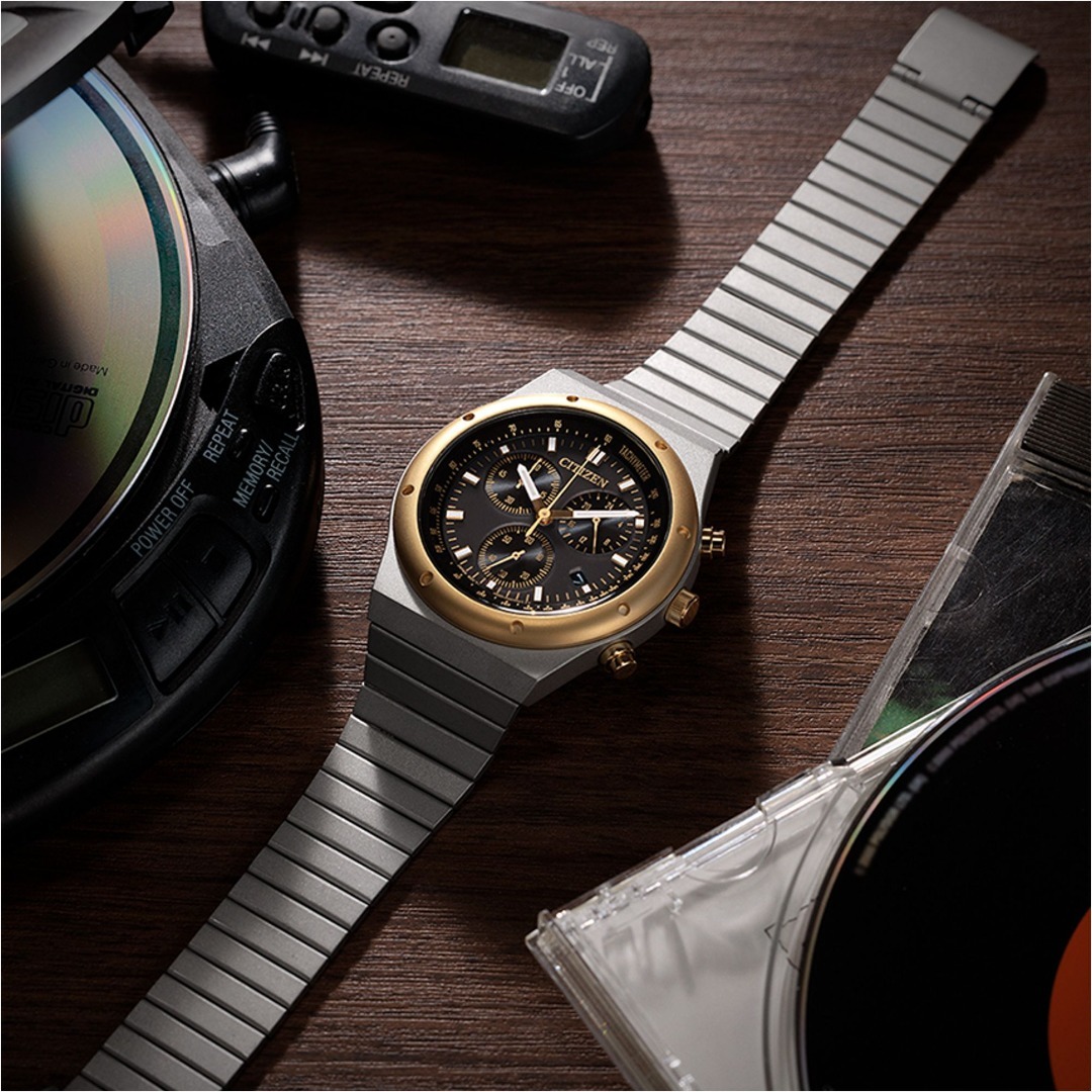 萬年鐘錶 - Citizen 星辰錶   限定款昭和金復古三眼光動能男錶  AT2544-64E  錶徑38MM