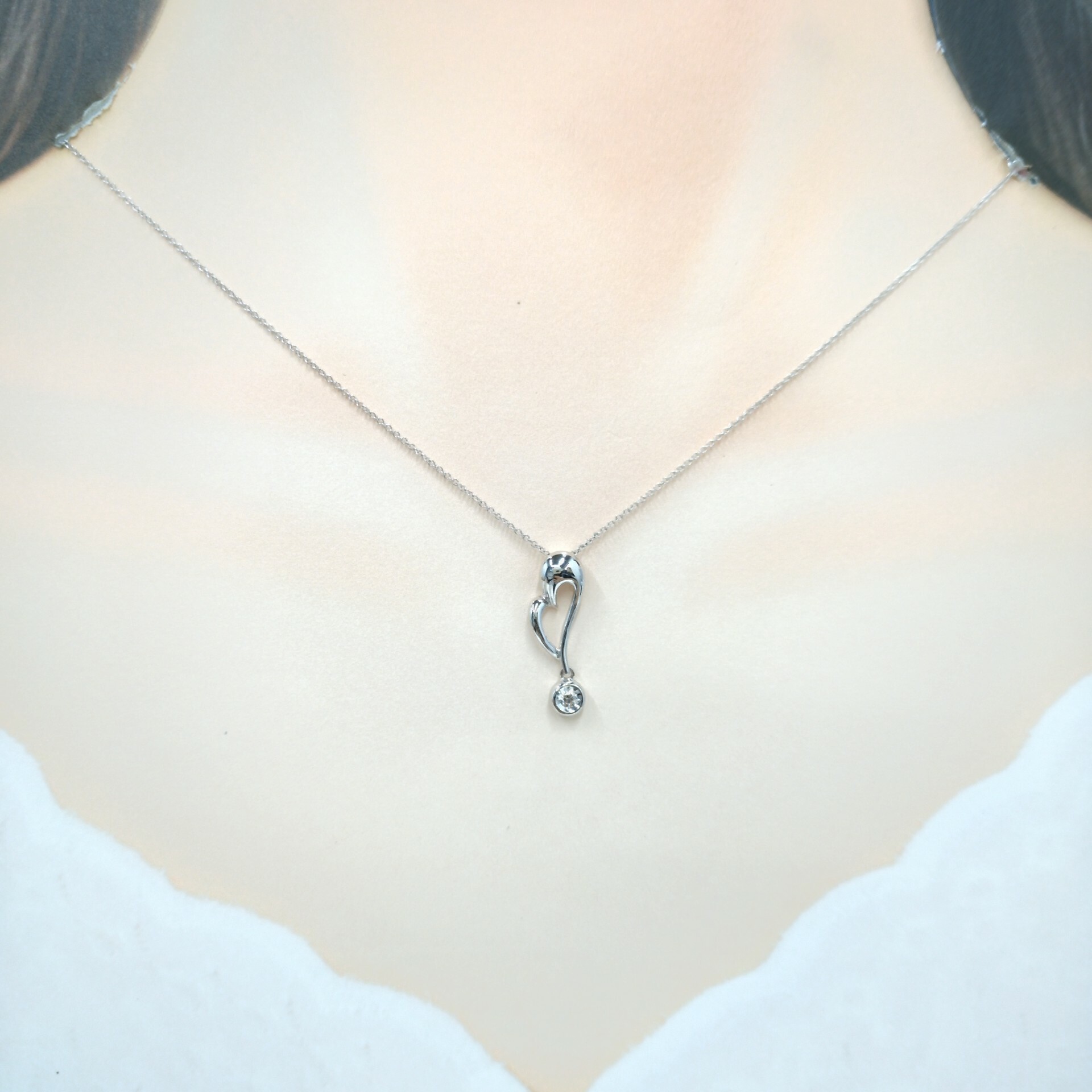 18K White Gold 0.06ct Diamond Pendant