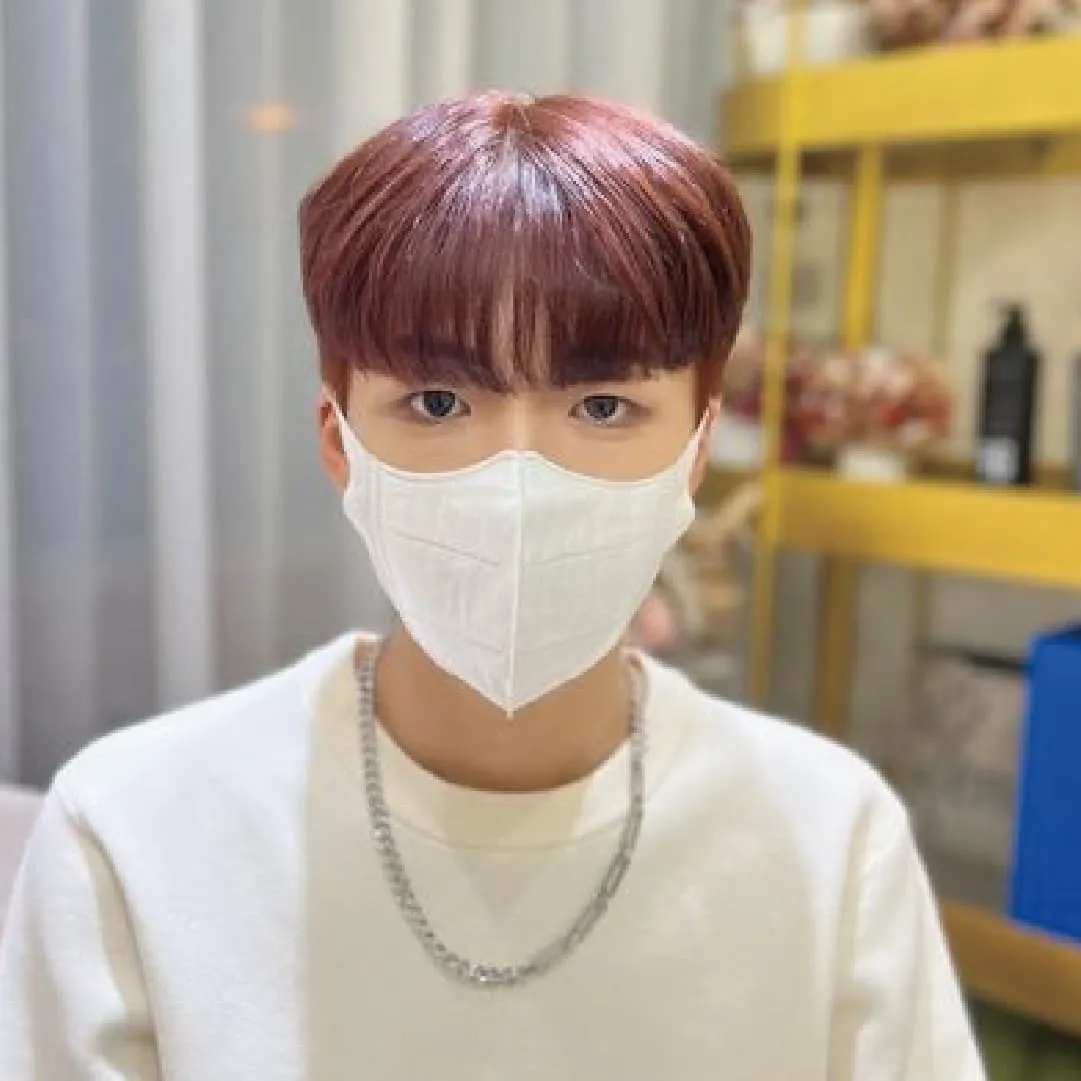 Recommended hair salon in Taichung for coloring and hair design – Chris. Chris's hair coloring work in dusty orange.