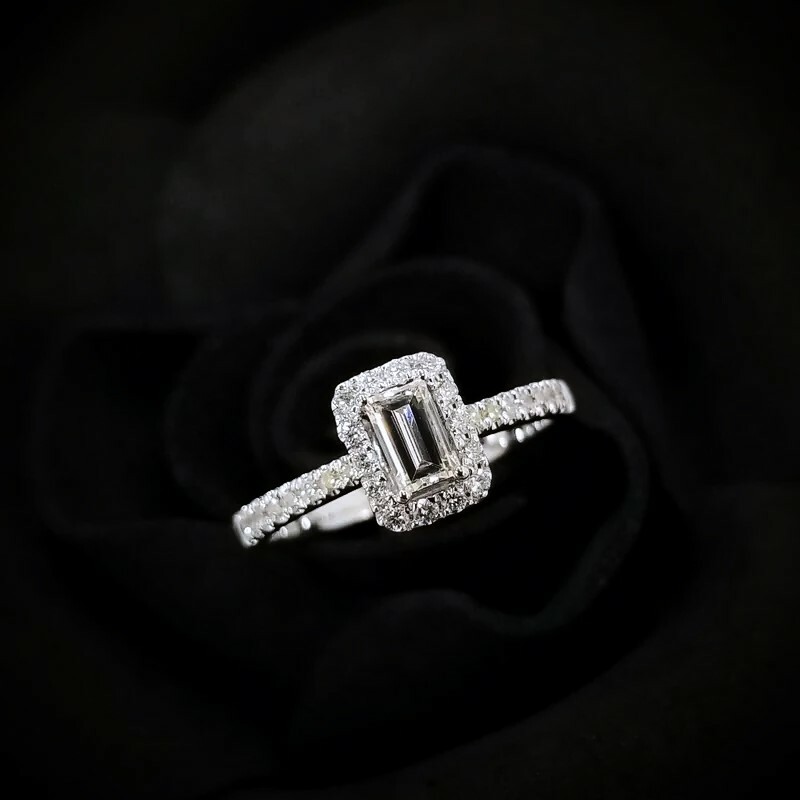 18K White Gold 0.44ct Baguette Cut Diamond Ring