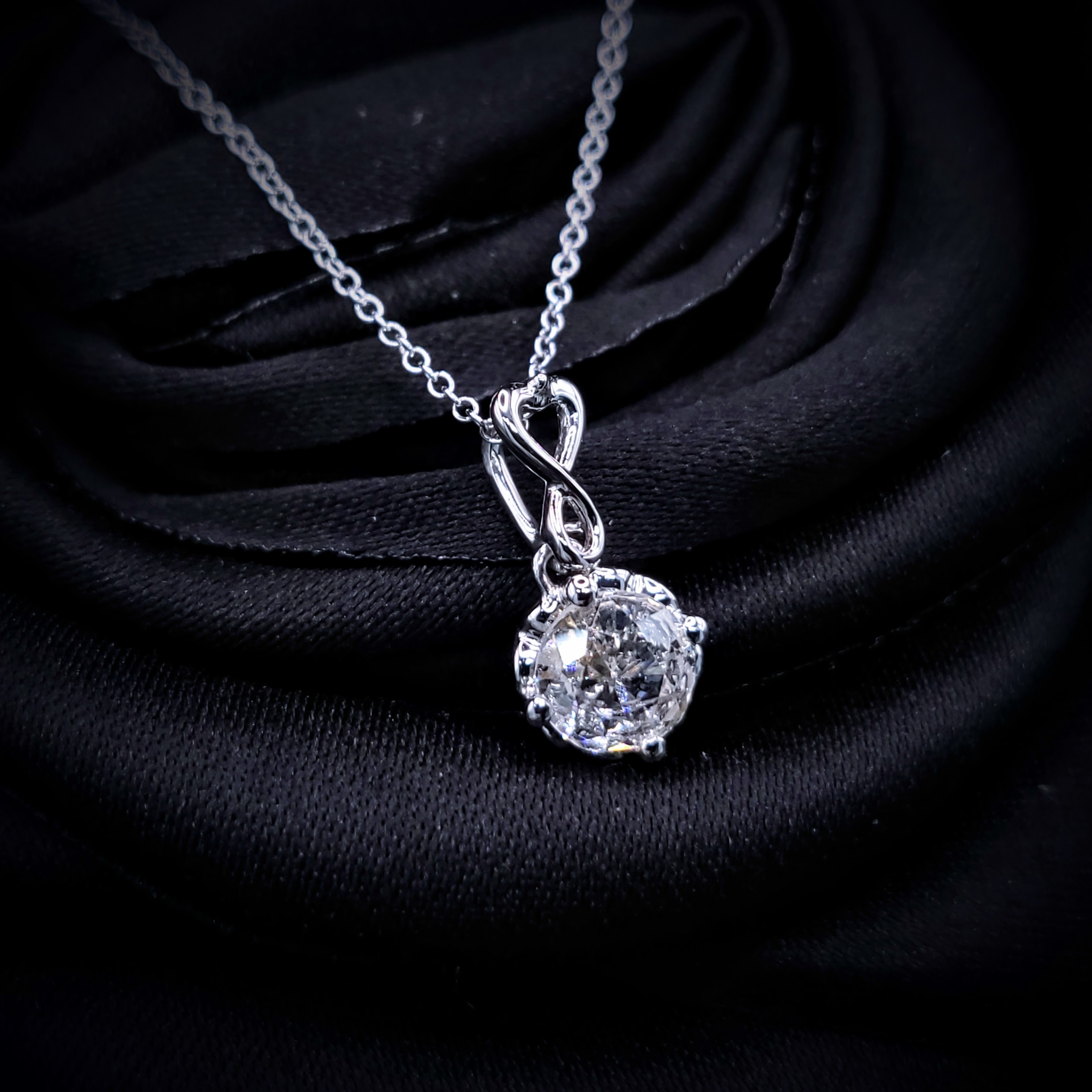 18K White Gold 0.46ct Diamond Pendant