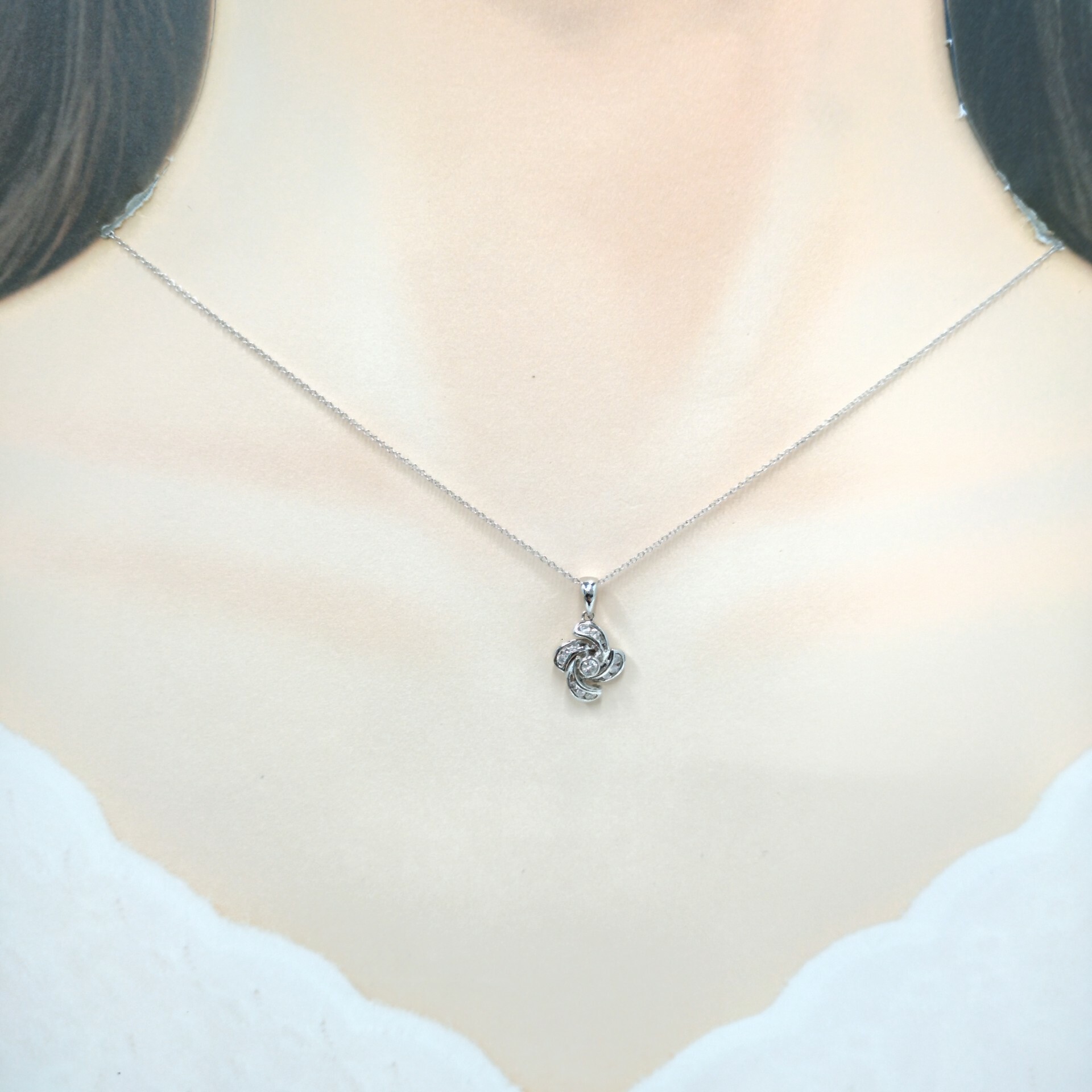 18K White Gold 0.22ct Diamond Pendant