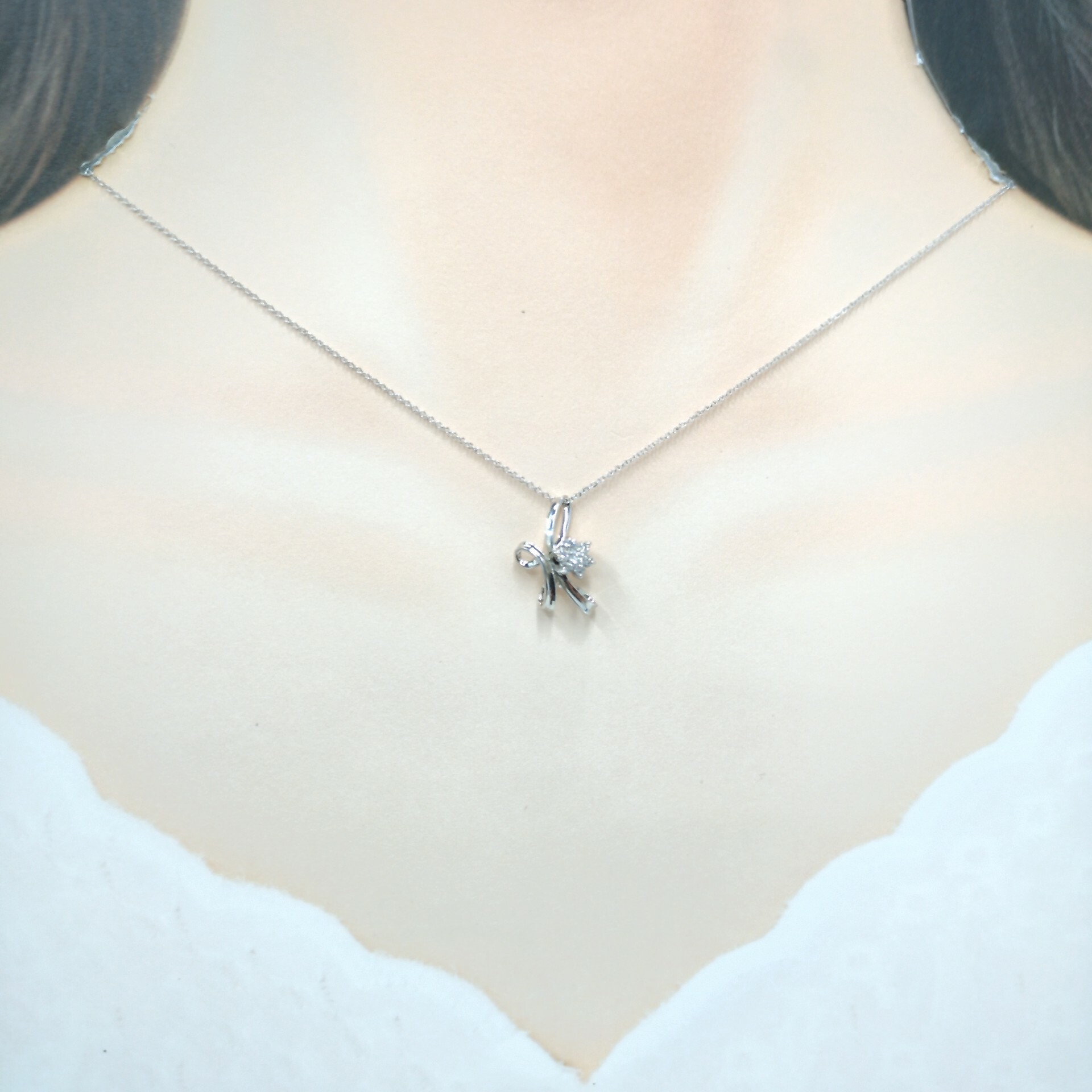 18K White Gold 0.14ct Diamond Pendant