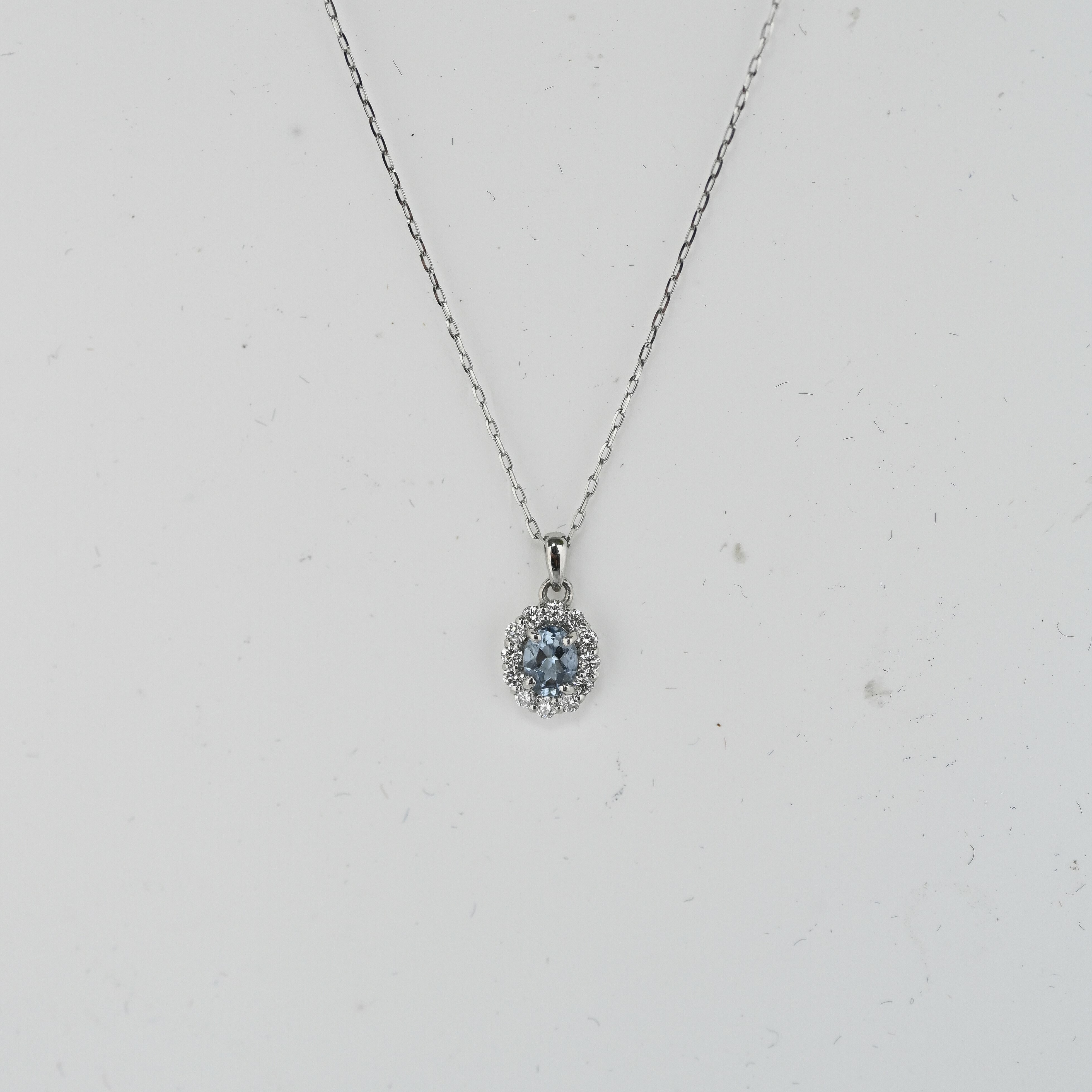 18K 0.15ct Aquamarine Necklace