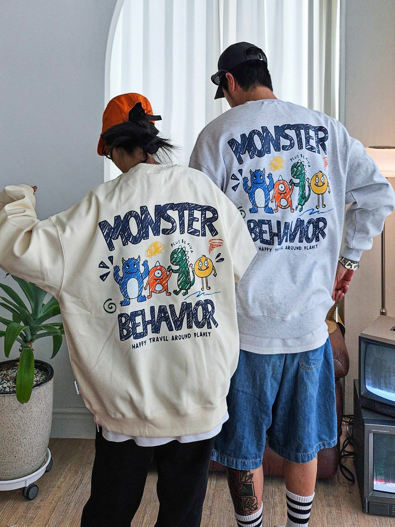 英文字圖案衛衣 PLUS82HIYA-102T