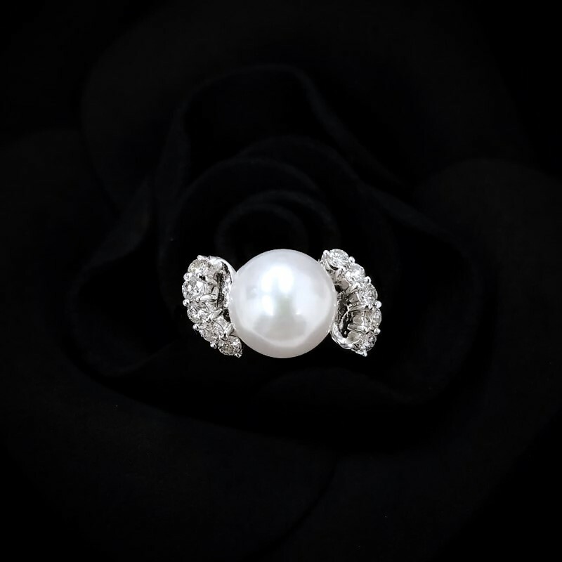 18K White Gold 0.20ct Diamond and Pearl Ring