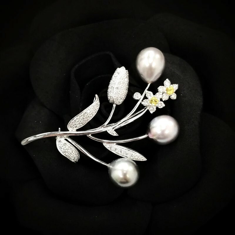 18K White Gold 1.10ct Diamond and Pearl Brooch