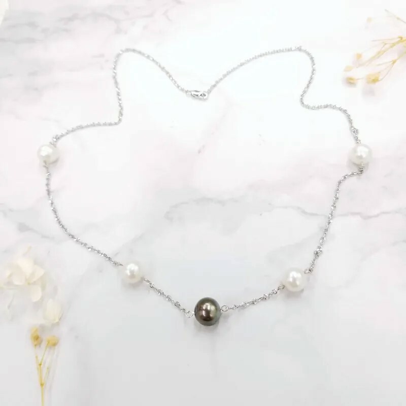 18K White Gold Pearl Necklace