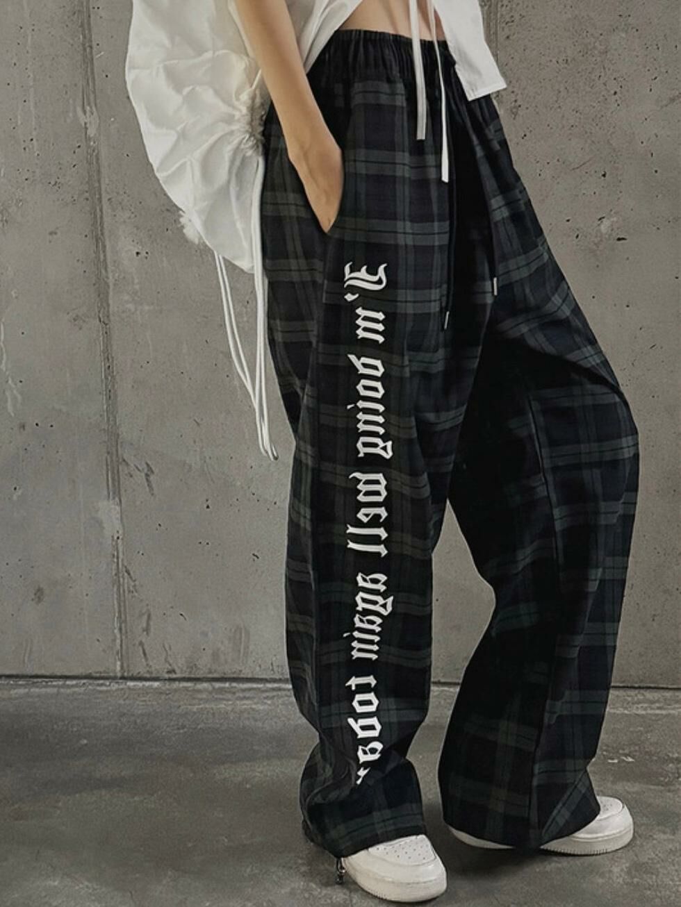 格仔英文字可束腳鬆身褲 LEGIT-004P