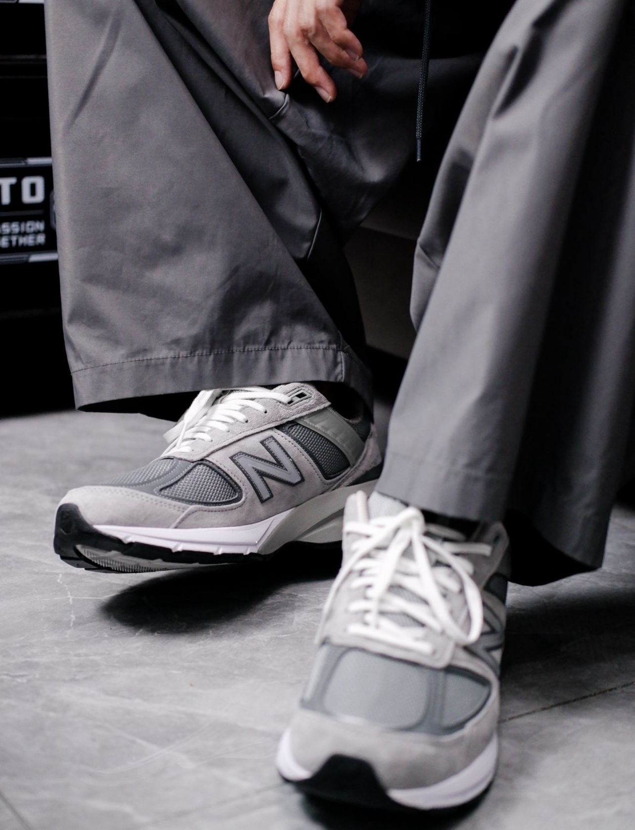 ニューバランス990v5 グレー US10 オンライン ショップ