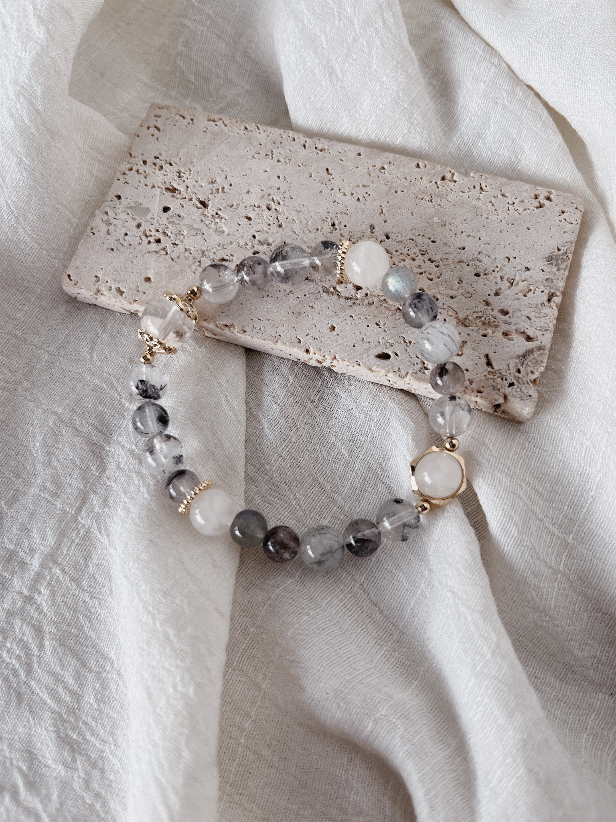 《靄靄春空．閃靈白幽靈》