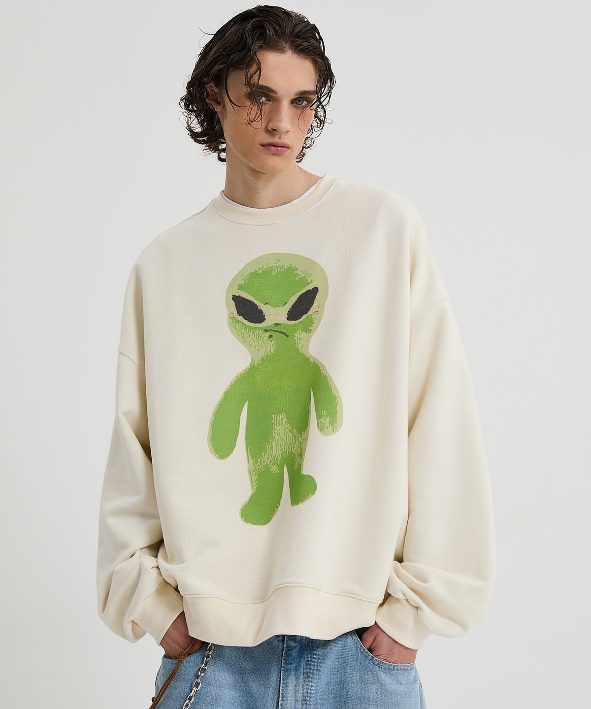 ★韓国の人気★【HOODHOOD】★Let's Quick Alien Sweatshir.t★ HOODHOOD）Alien Graphic Overfit Sweatshirt | 2color