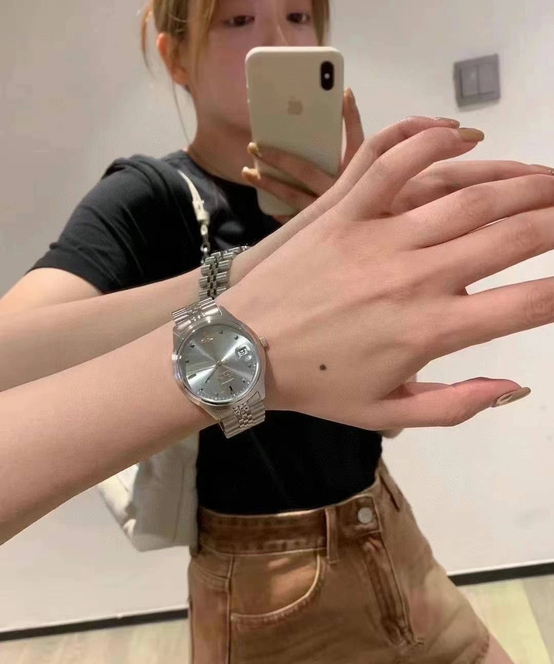 【預購】Vivienne Westwood G090906 女裝手錶（碎冰藍）