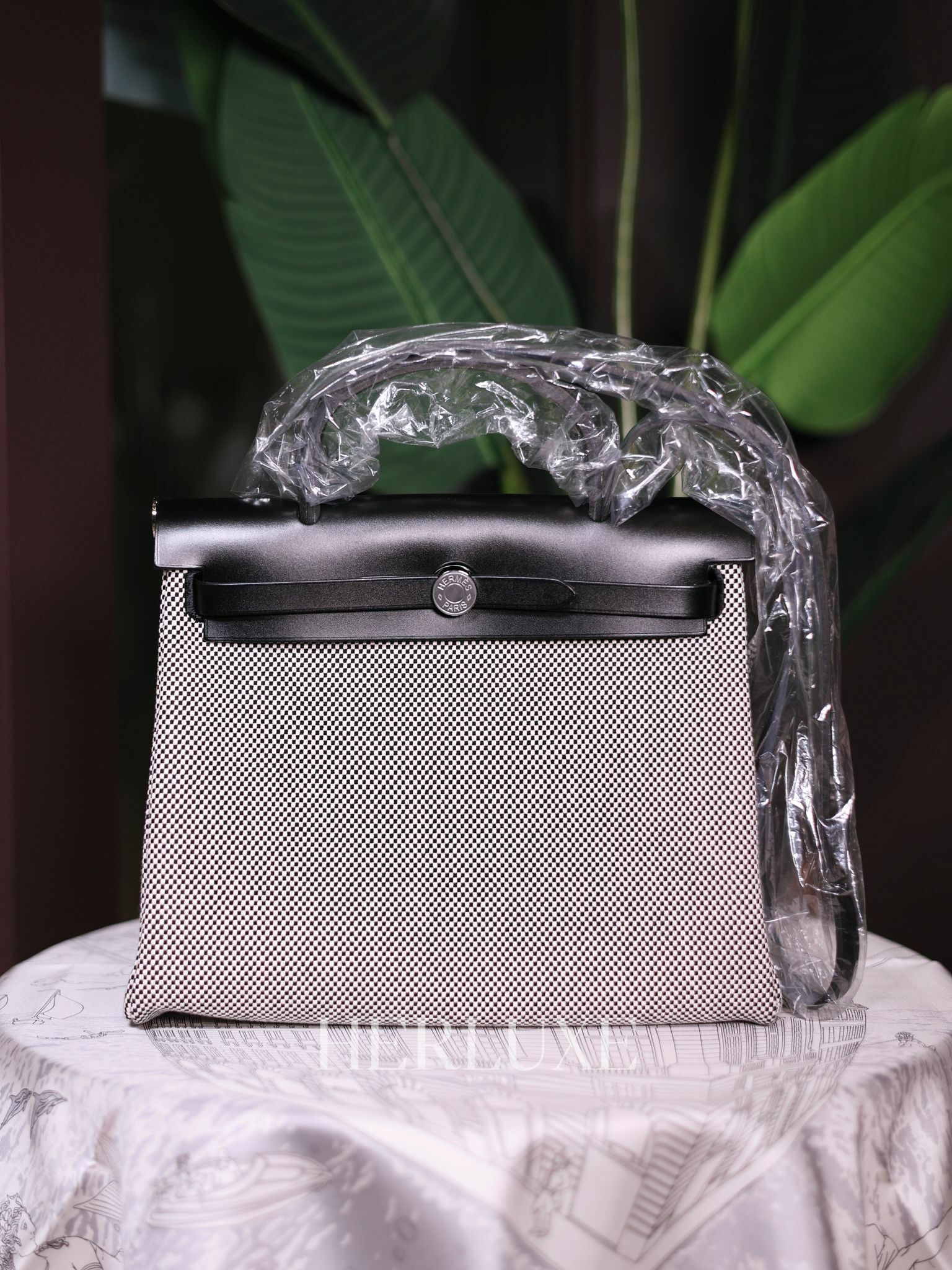 Herbag 31 黑白熊貓 ck canvas W