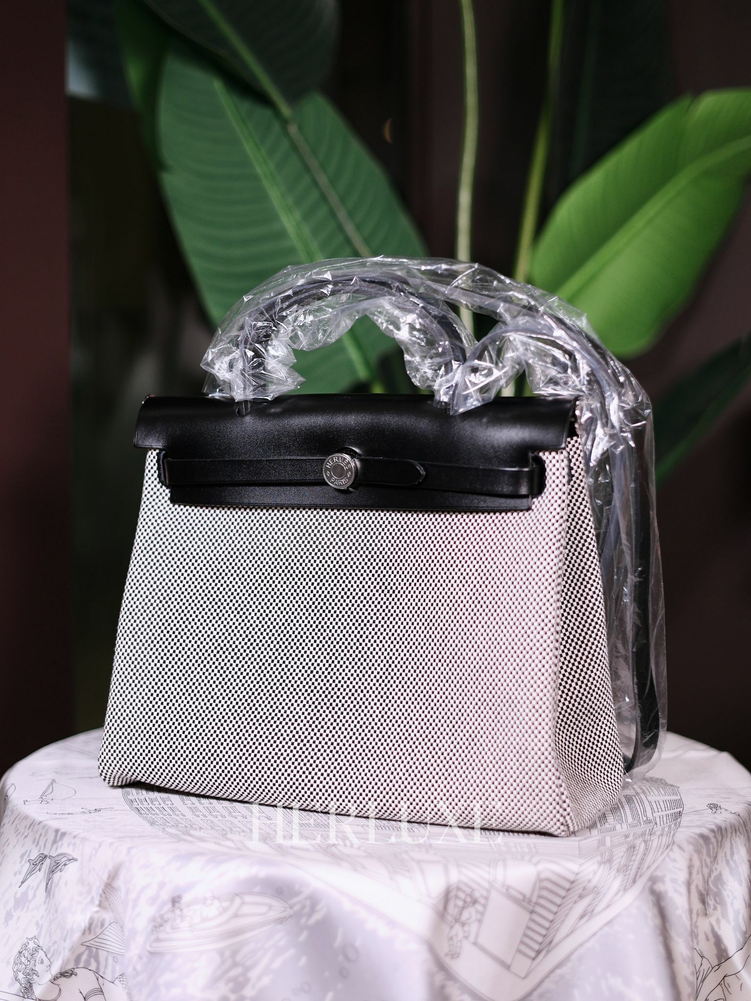 Herbag 31 黑白熊貓 ck canvas W