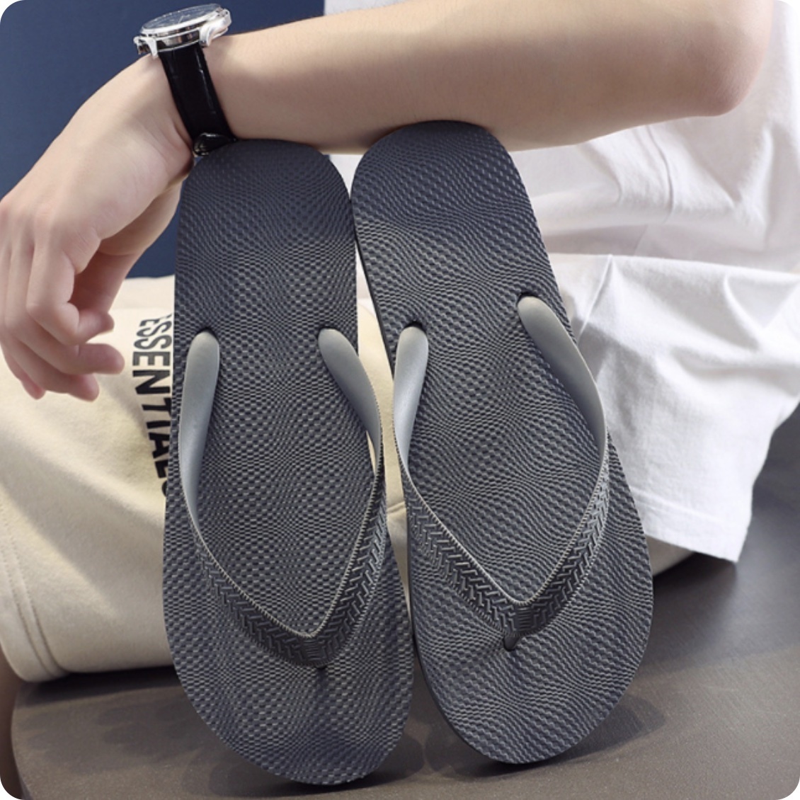 New men's fashionable beach non-slip flip-flops (L size - solid color - gray) recommended for people 44-45 years old