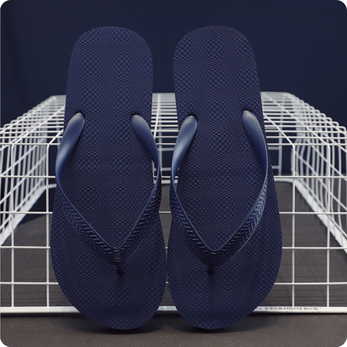 New men's fashionable beach non-slip flip-flops (M size - solid color - dark blue) recommended for people 42-43 years old