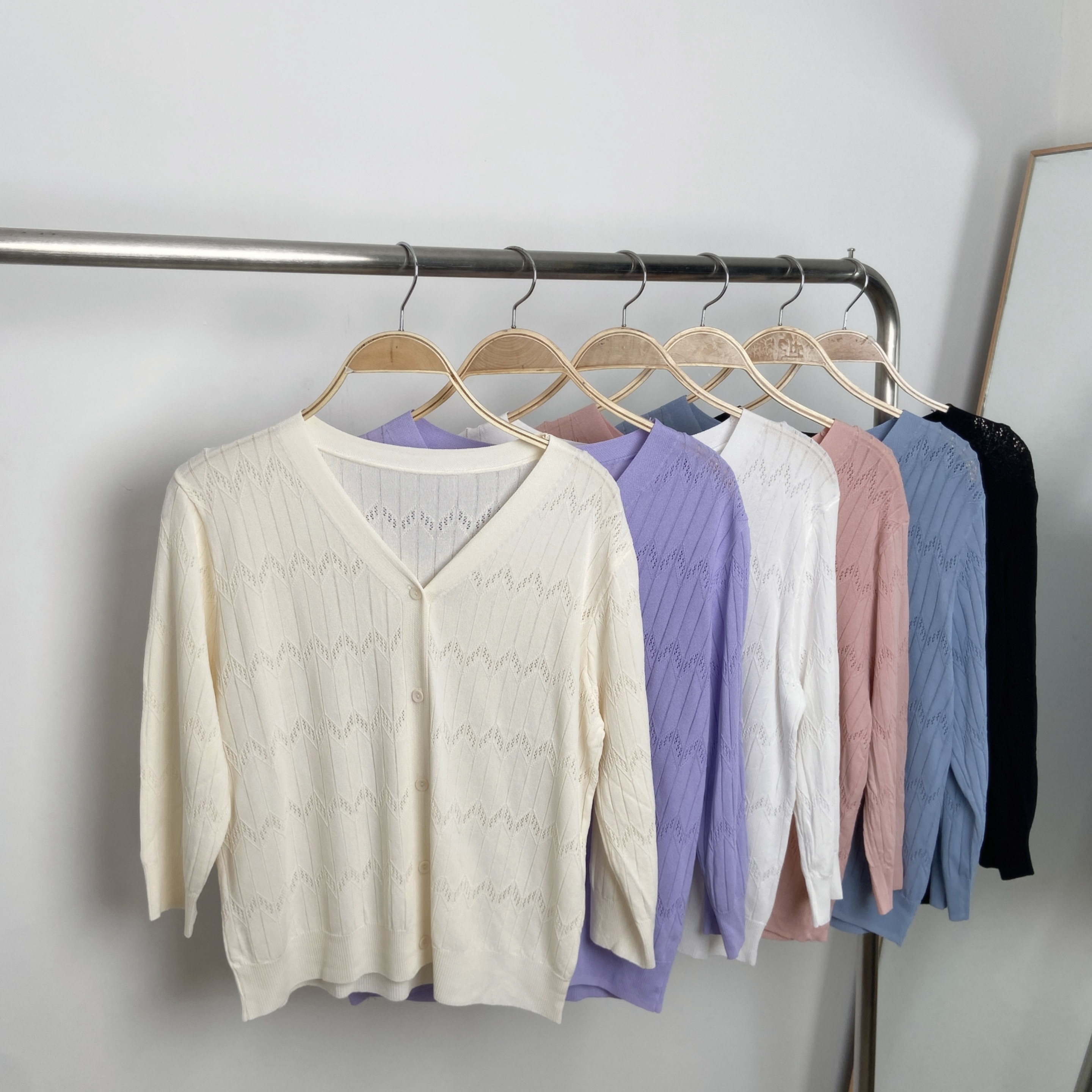 波浪直紋通花薄線外套 (P29-P34)