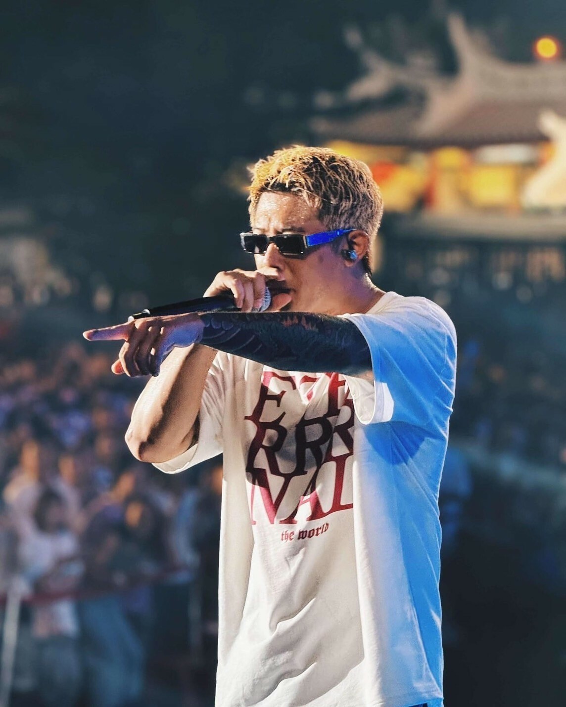 ETERNAL 疊影紅色字體 短袖 T