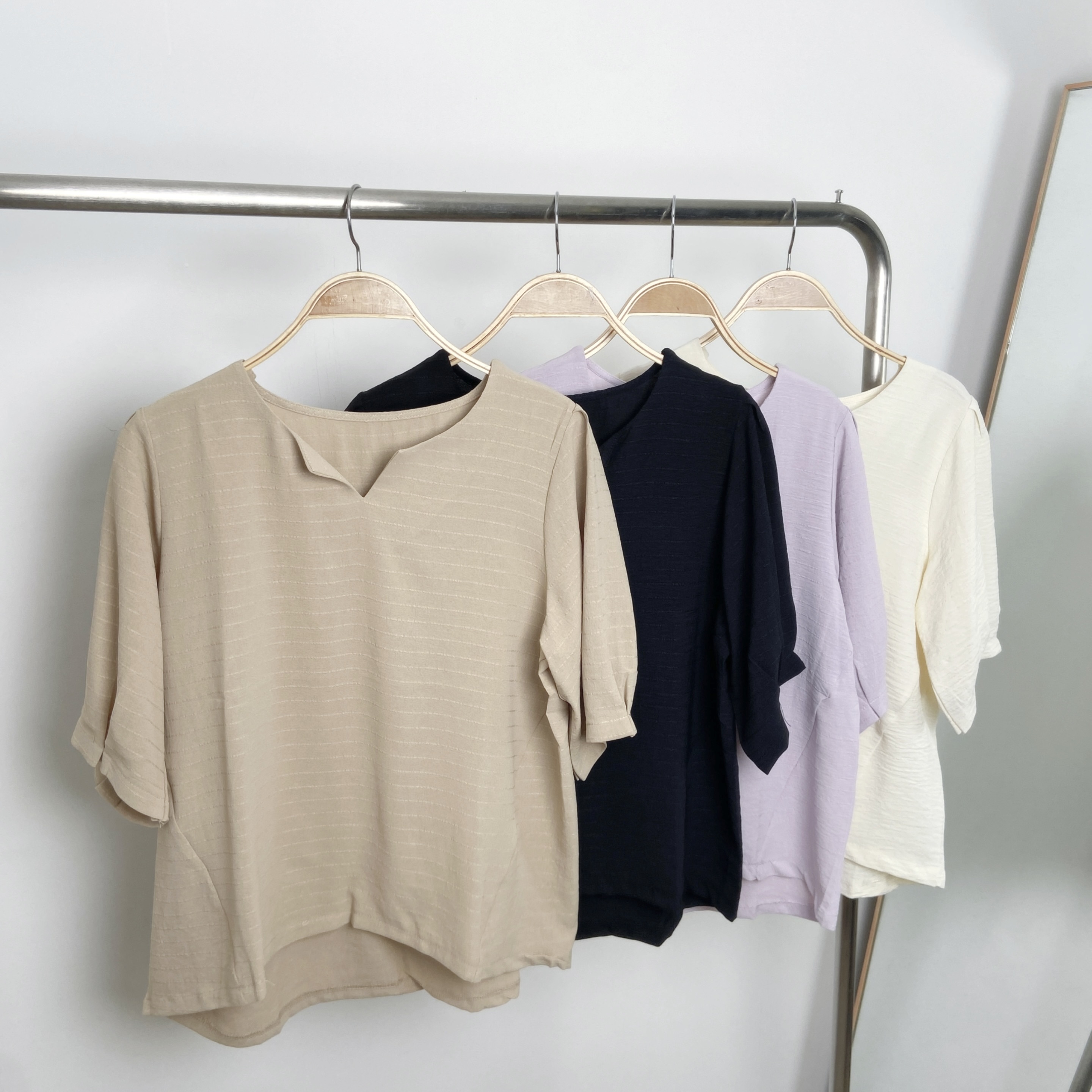 小V領橫紋車摺袖TOP (K31-K34)