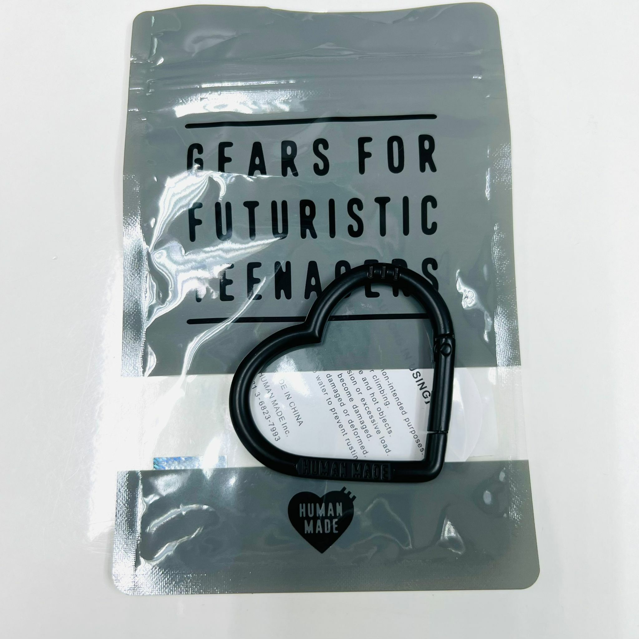 human made HEART CARABINER (BLACK)