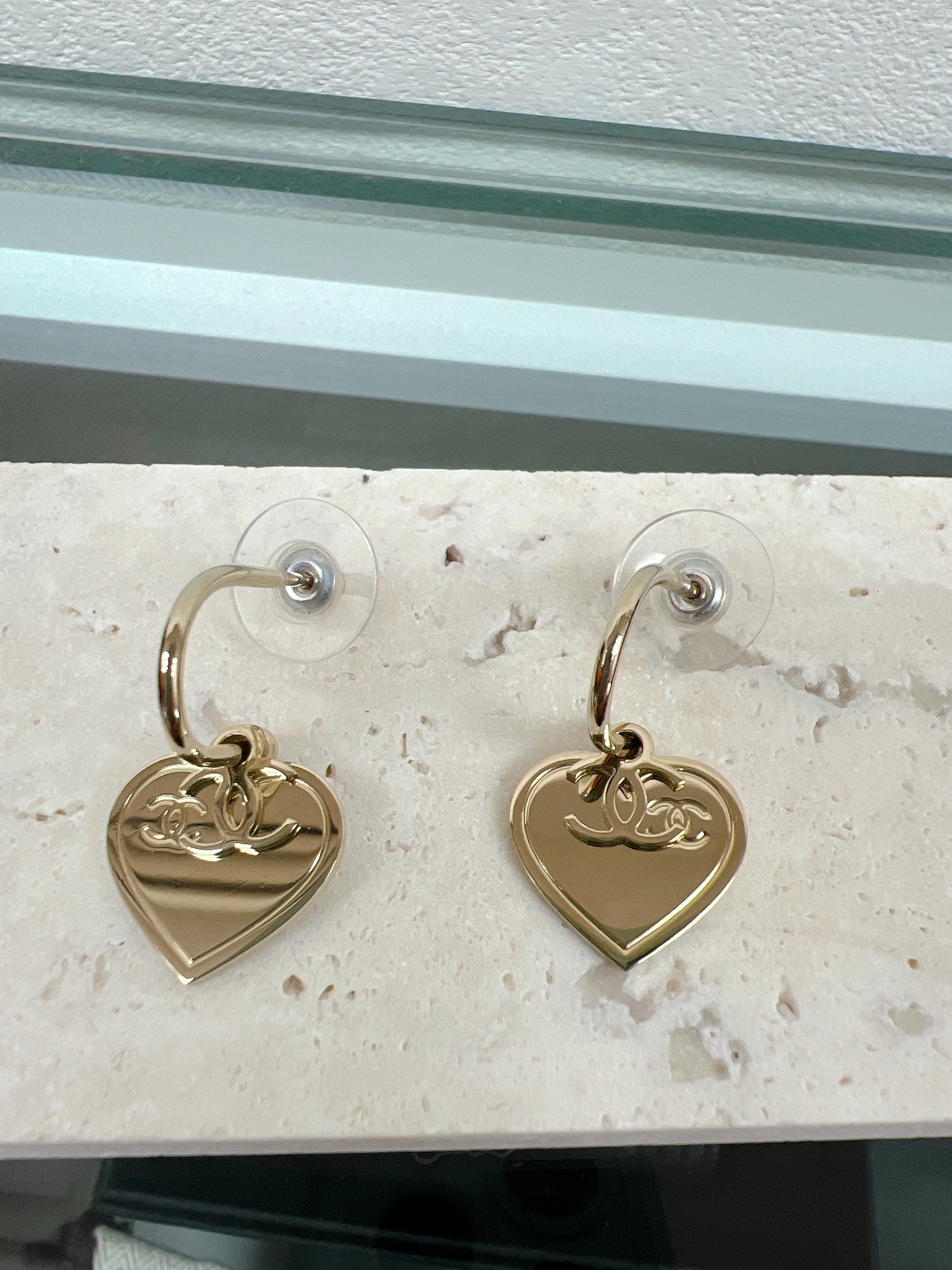 Chanel earrings gold heart 17b