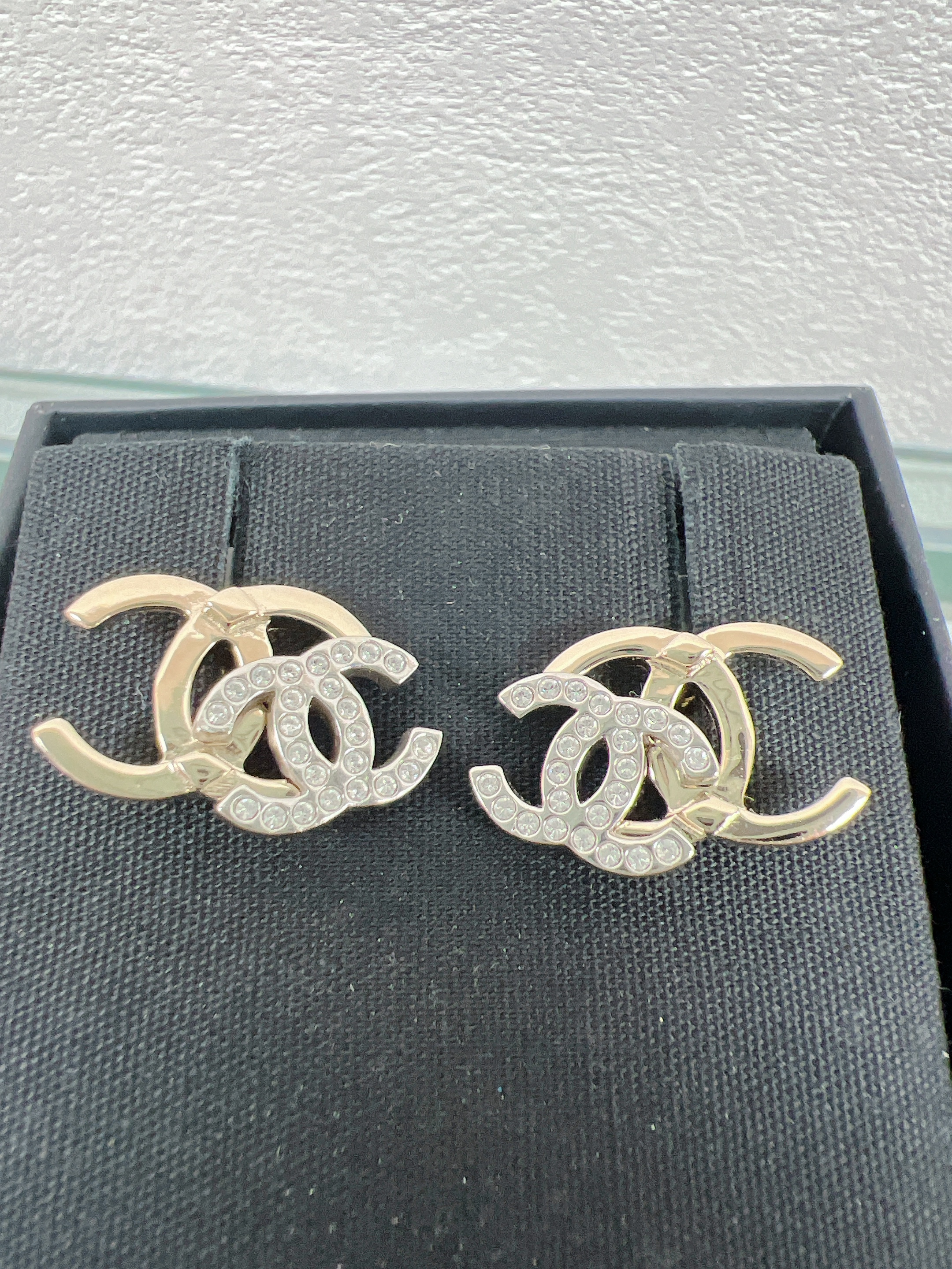 Chanel earrings double cc logo 21a