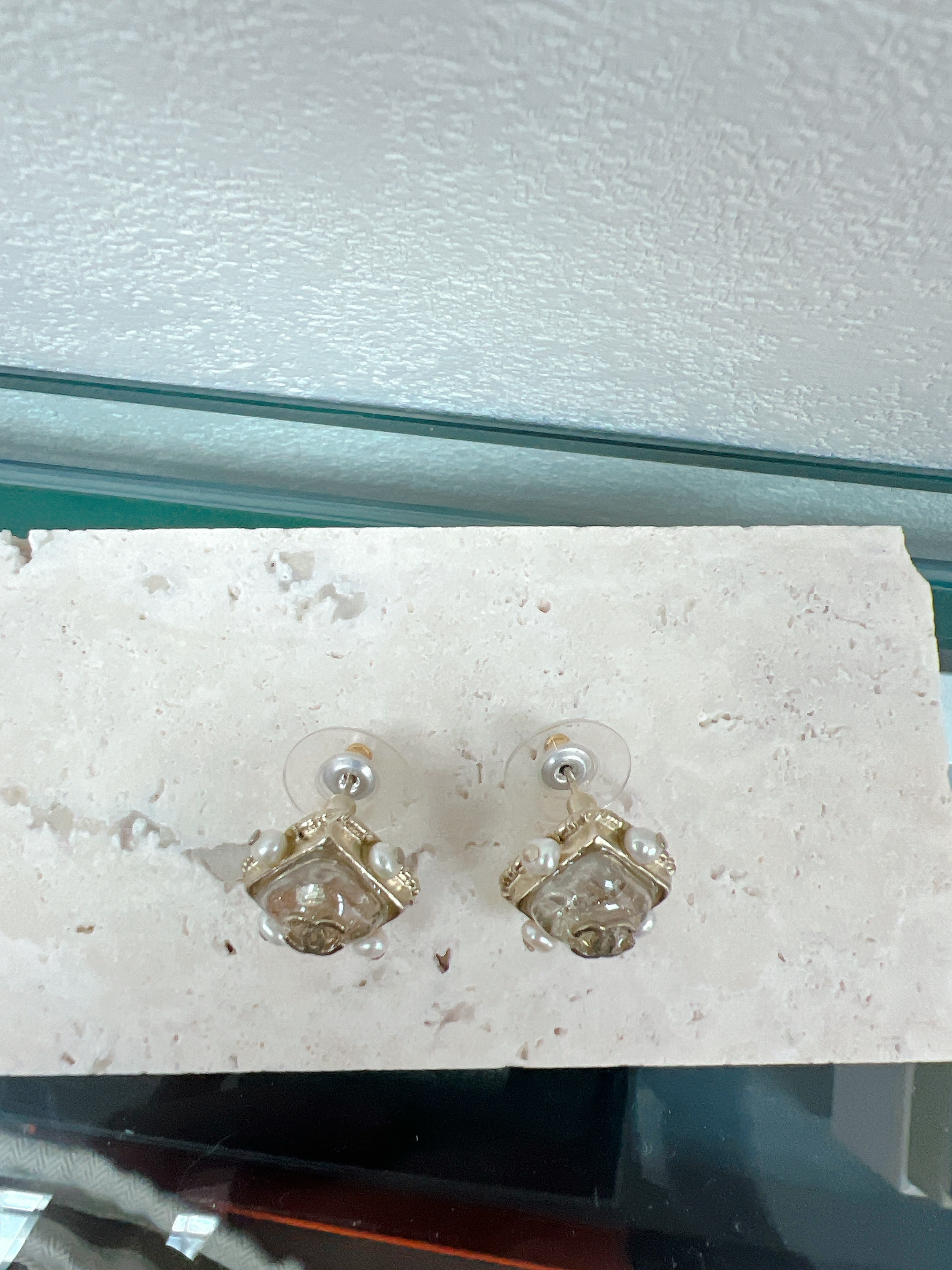 Chanel earrings white small square 16a