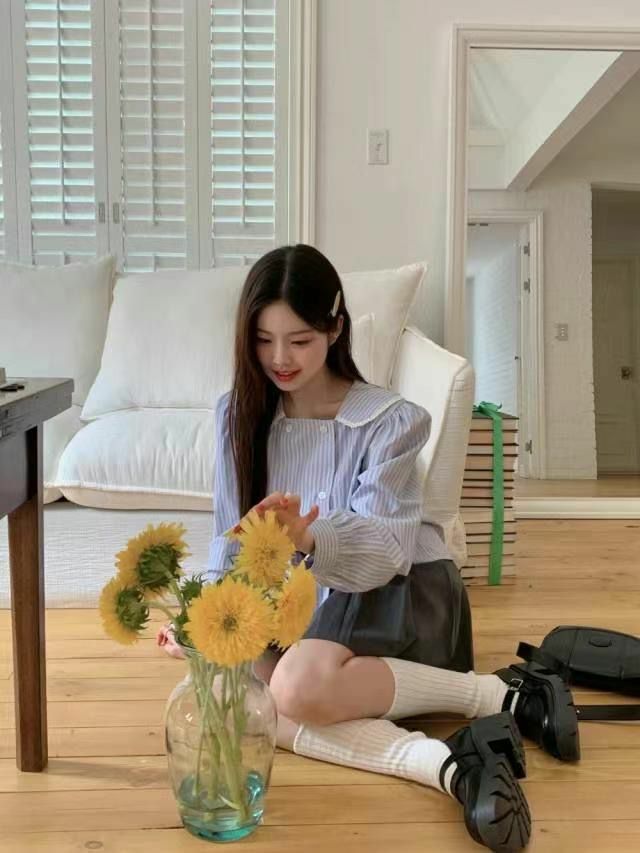 孖襟蕾絲圓領上衣