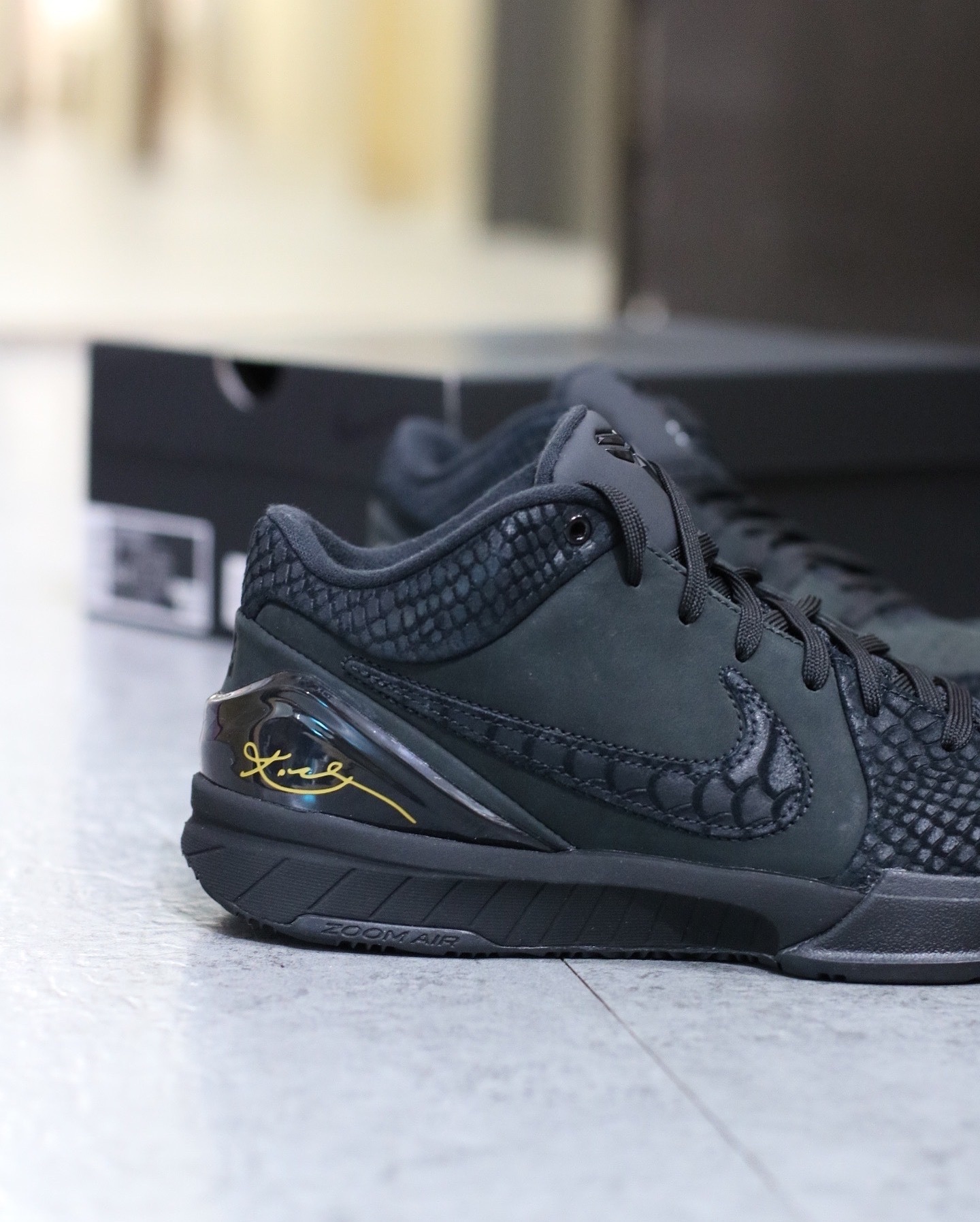 kobe mamba black