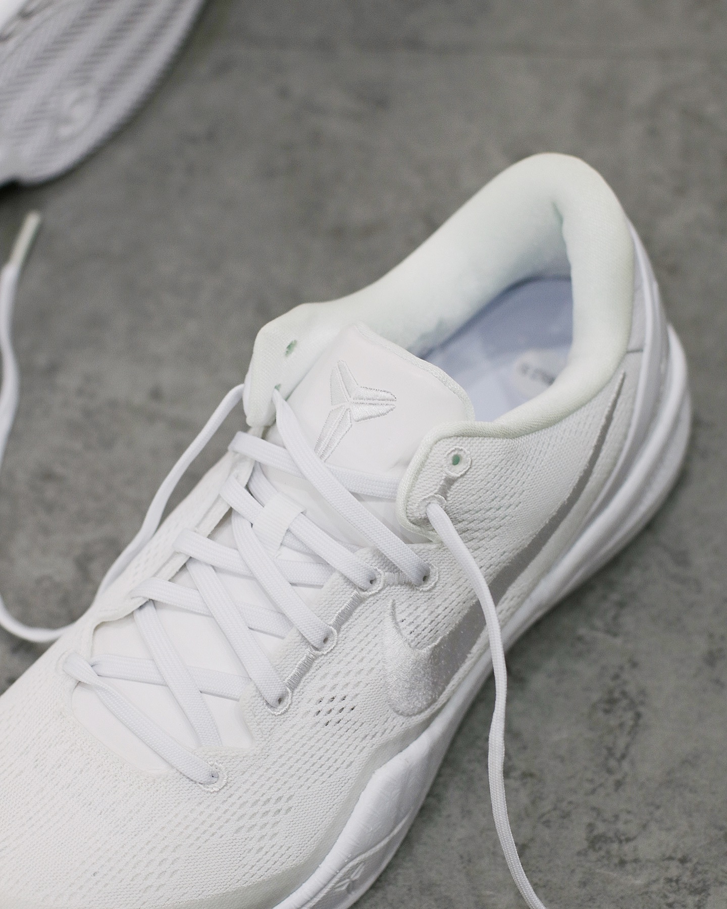 Nike Kobe 8 Protro Halo Triple White  FJ9364-100