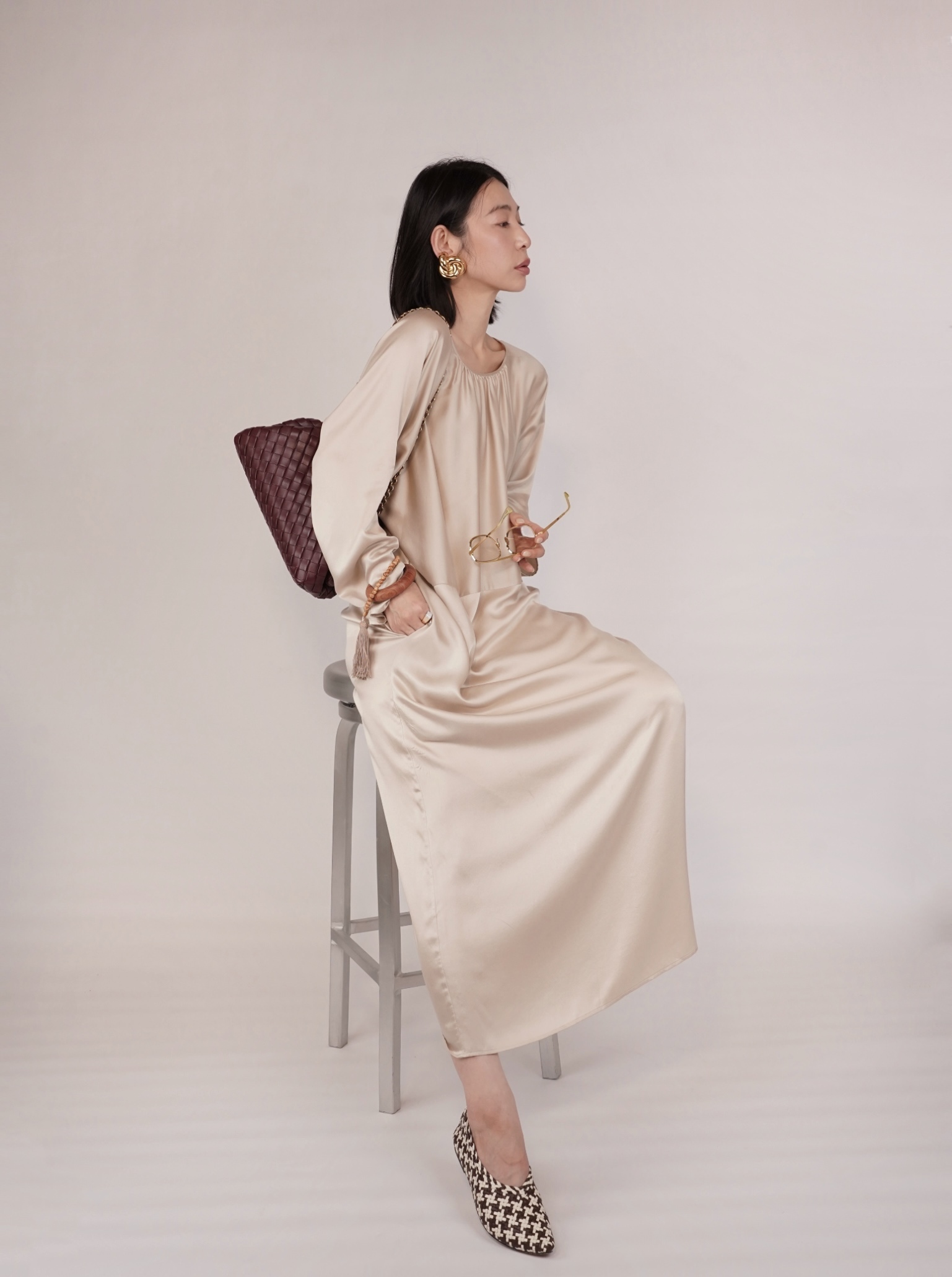 HANAA新款100%雙層真絲鬆弛感圓領長袖緞面連衣裙