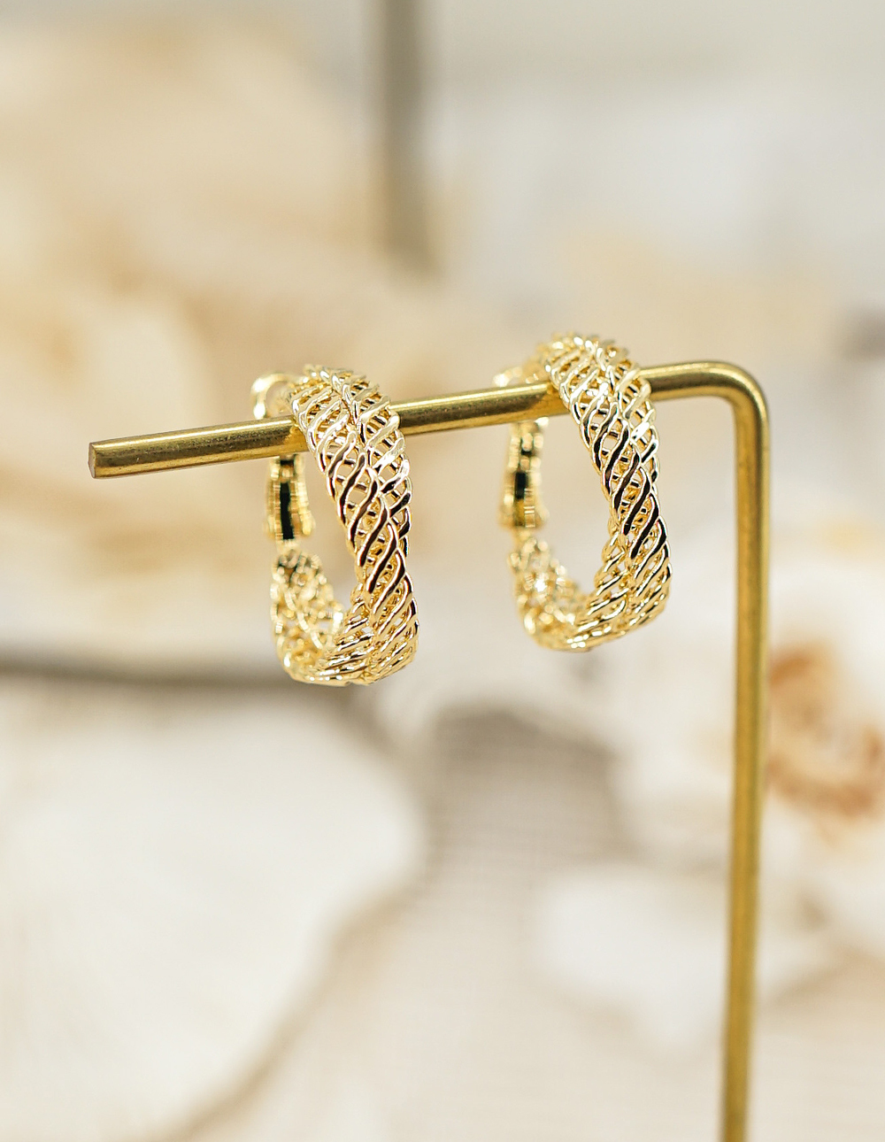 鏤空交織圈型耳環