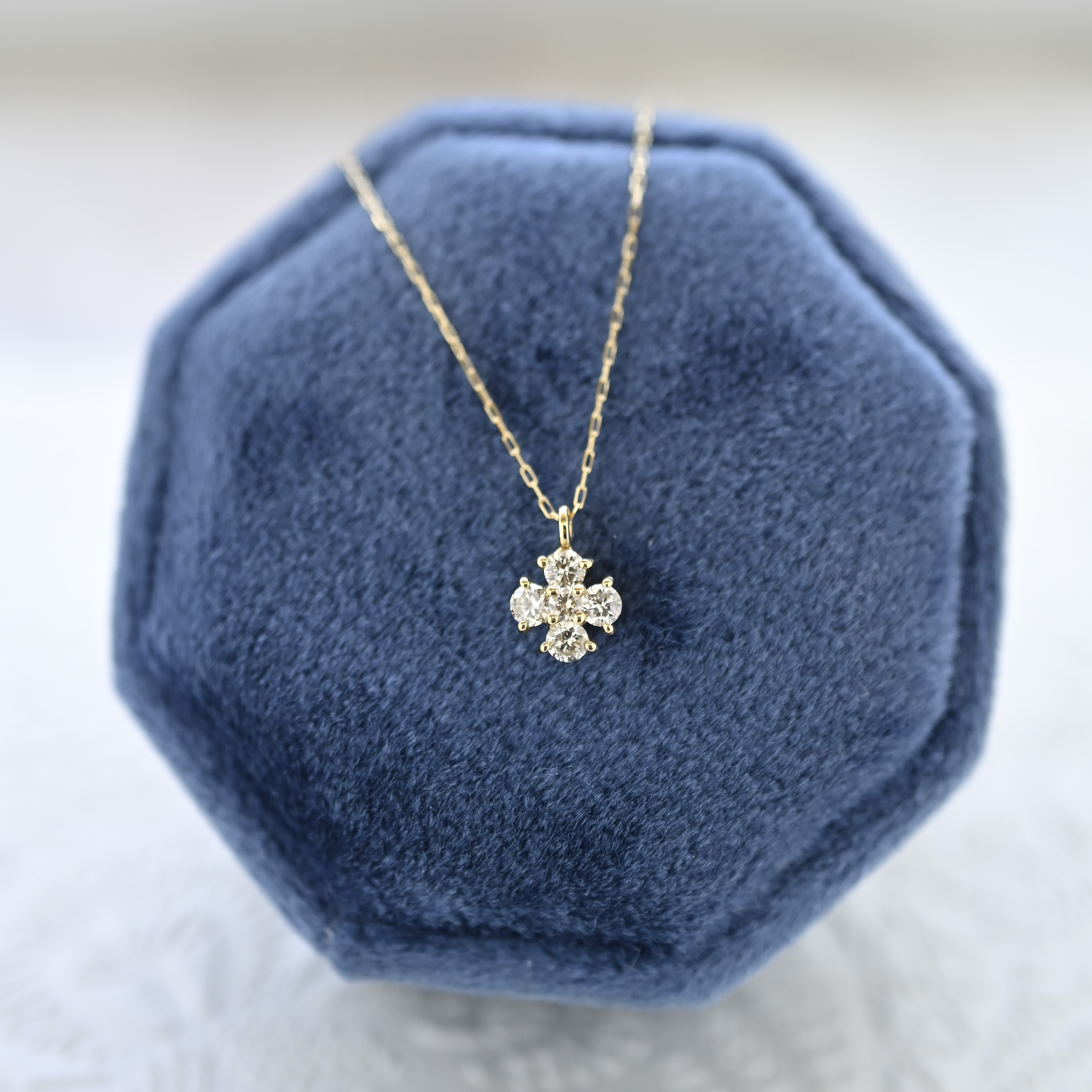 18k Nivis Diamond necklace