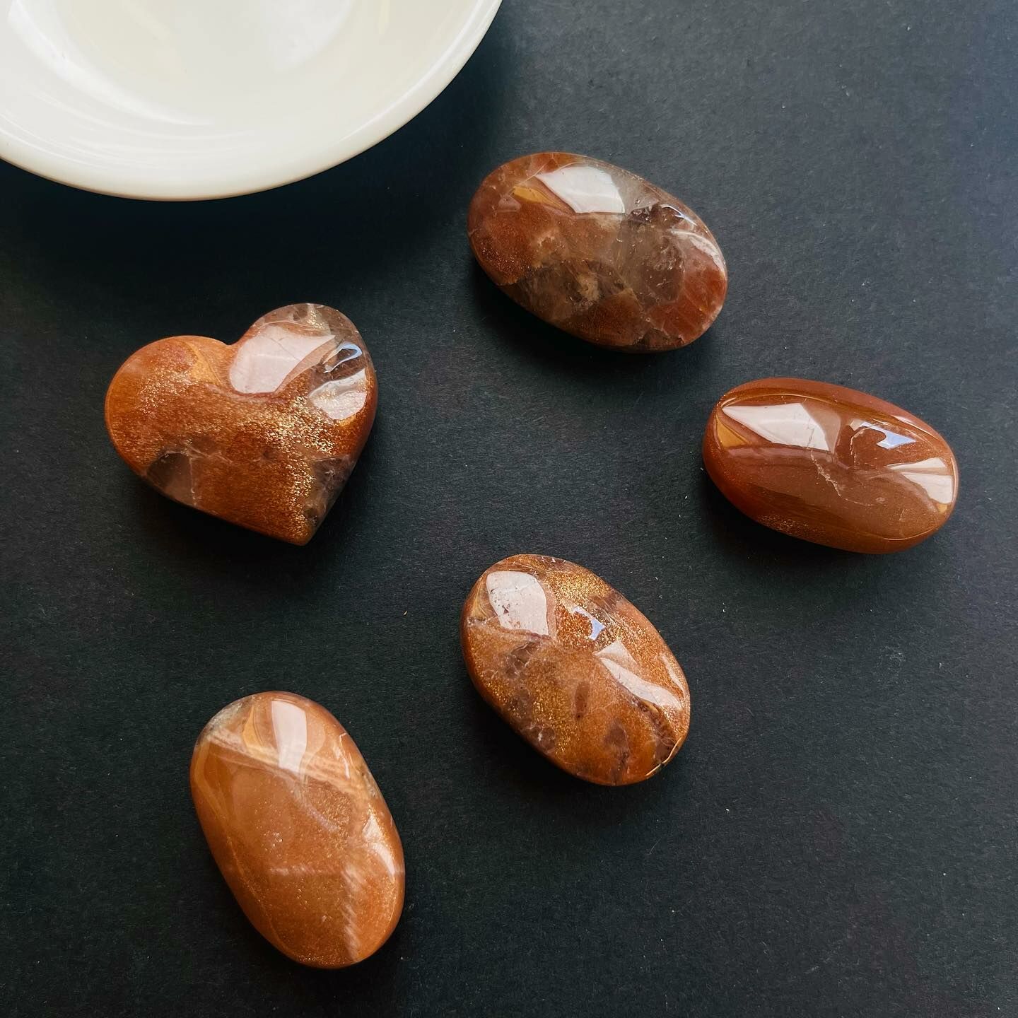 [原石] 太陽石 共生茶晶