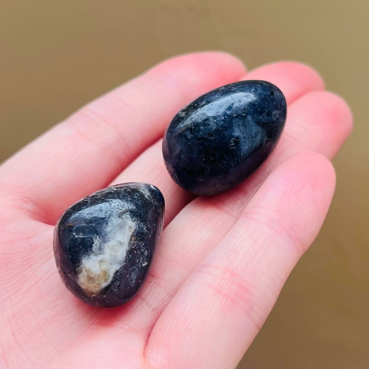 [原石] 菫青石 水晶滾石