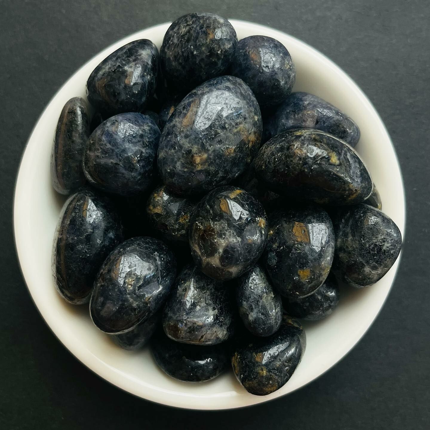 [原石] 菫青石 水晶滾石