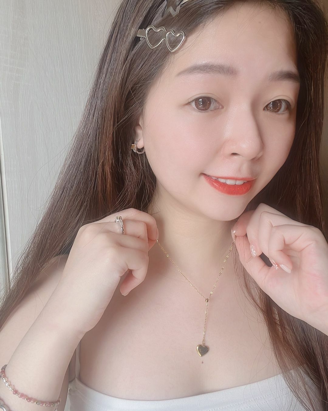 水波鍊跟o字鍊的異形狀結合 浪漫的愛心 延長伸出 〰︎︎♡ 當遇見跟我如此不同的你 依舊愛你永無止境 My endless love❤️  ✿ 愛心吊墜的長度可自行調整 不挑服飾 都可以完美加分💖