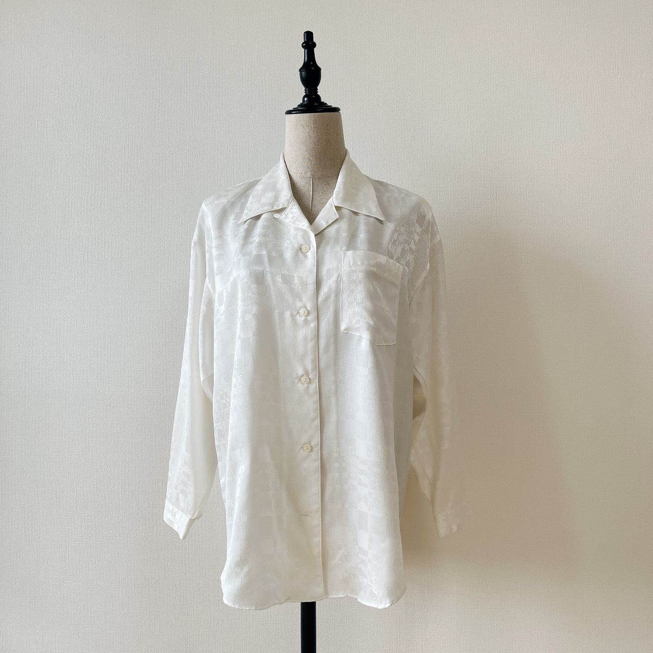 日本製白色暗格紋尖領古著上衣