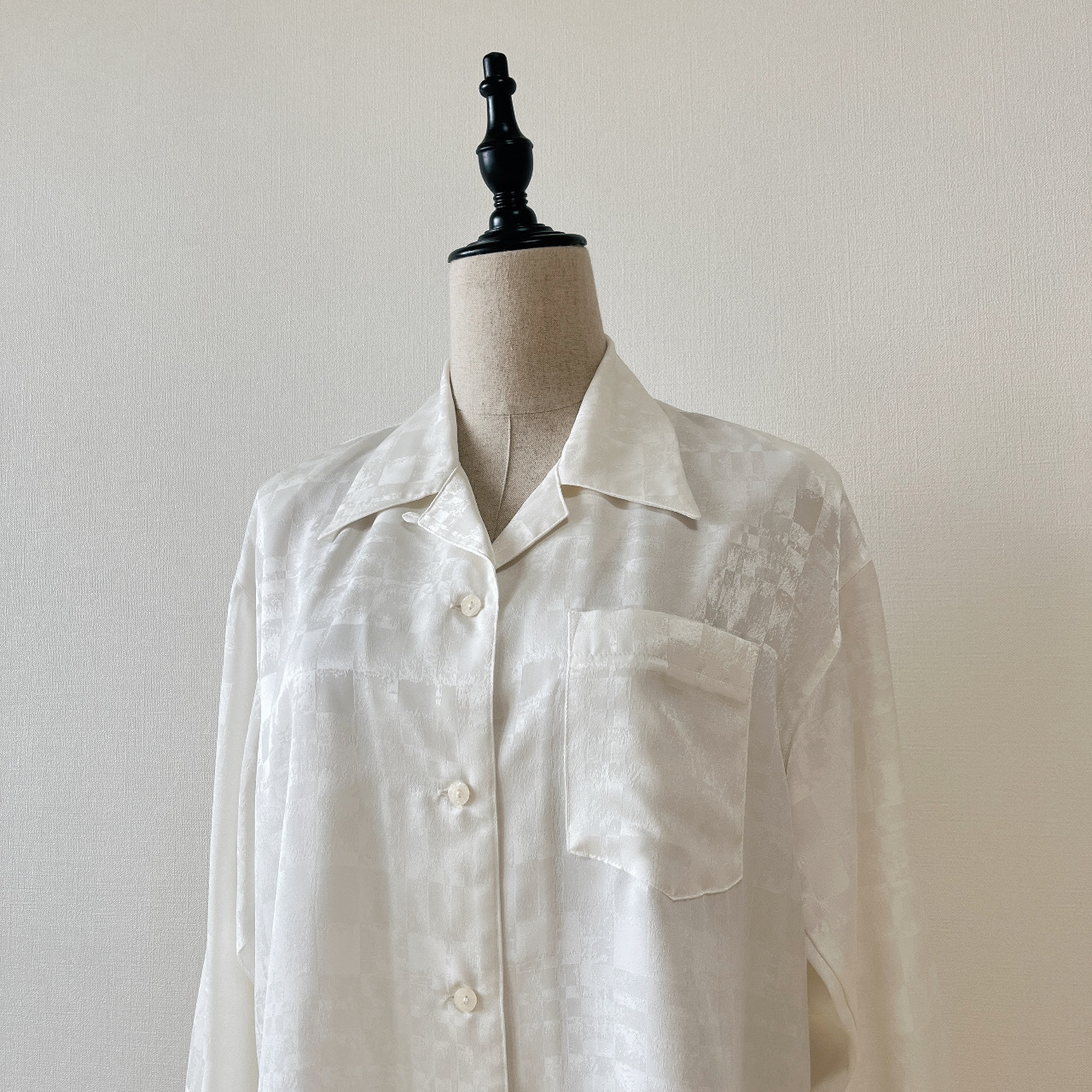 日本製白色暗格紋尖領古著上衣