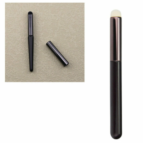 Hotly recommended makeup brush and lip brush (round lip brush + black lip brush with cover)