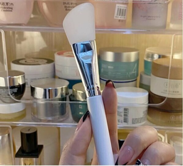 Hot push mask brush (white knife-shaped mask brush)