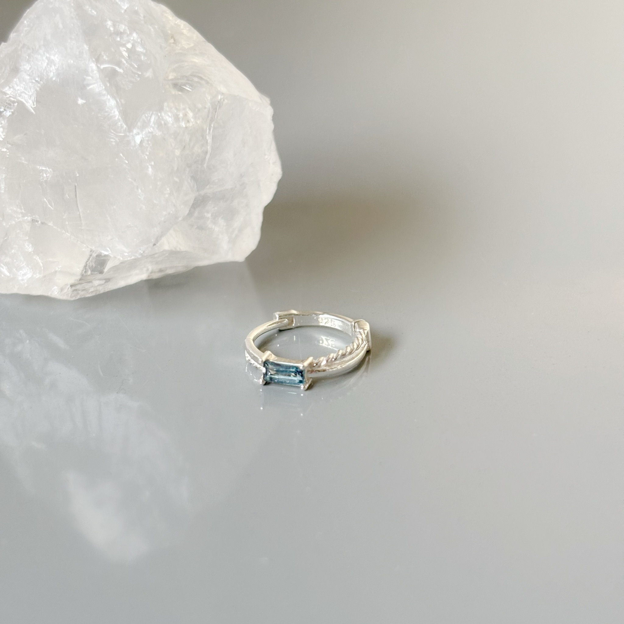 交錯麻花Baguette倫敦托帕石耳圈