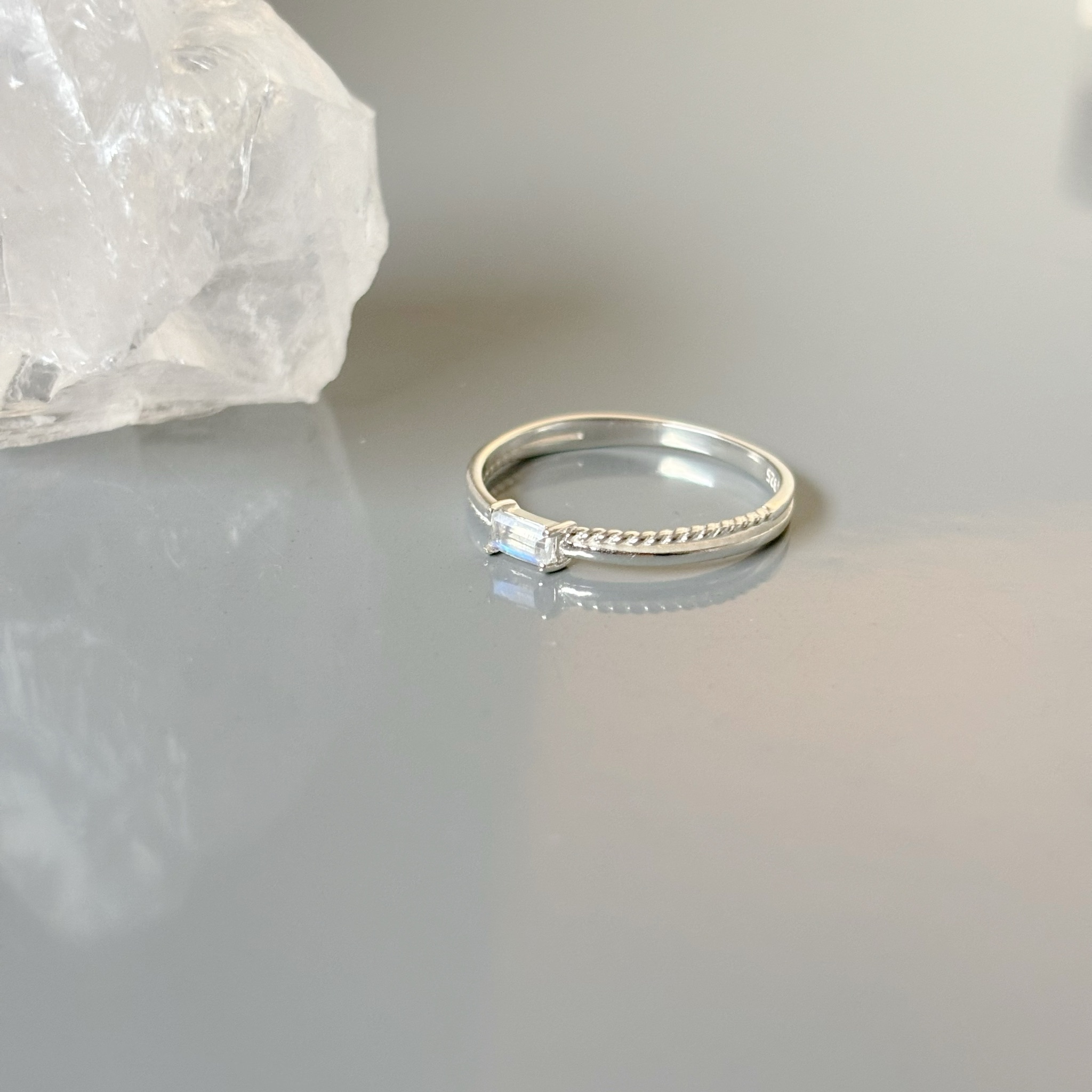 交錯麻花Baguette月光石戒指