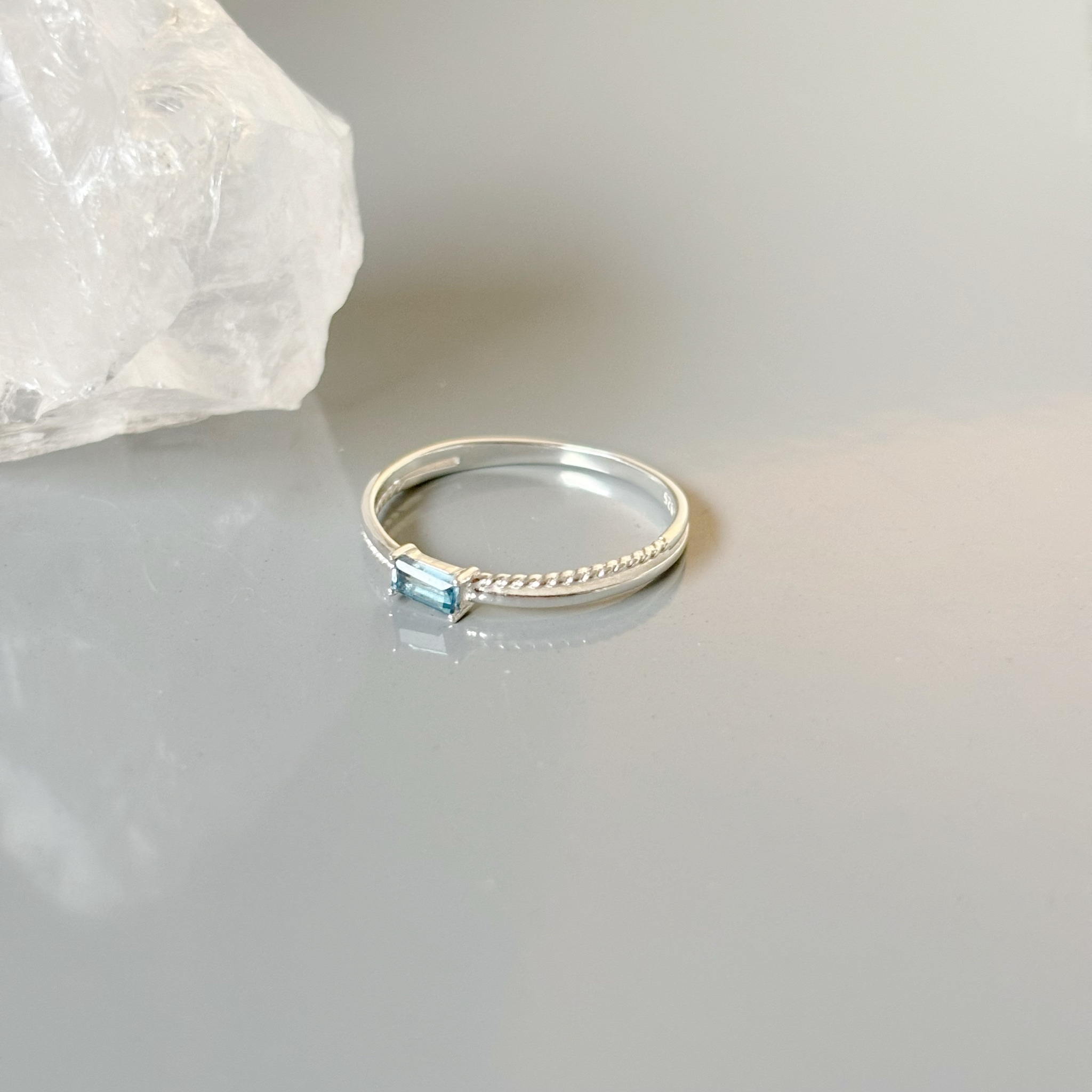 交錯麻花Baguette倫敦托帕石戒指